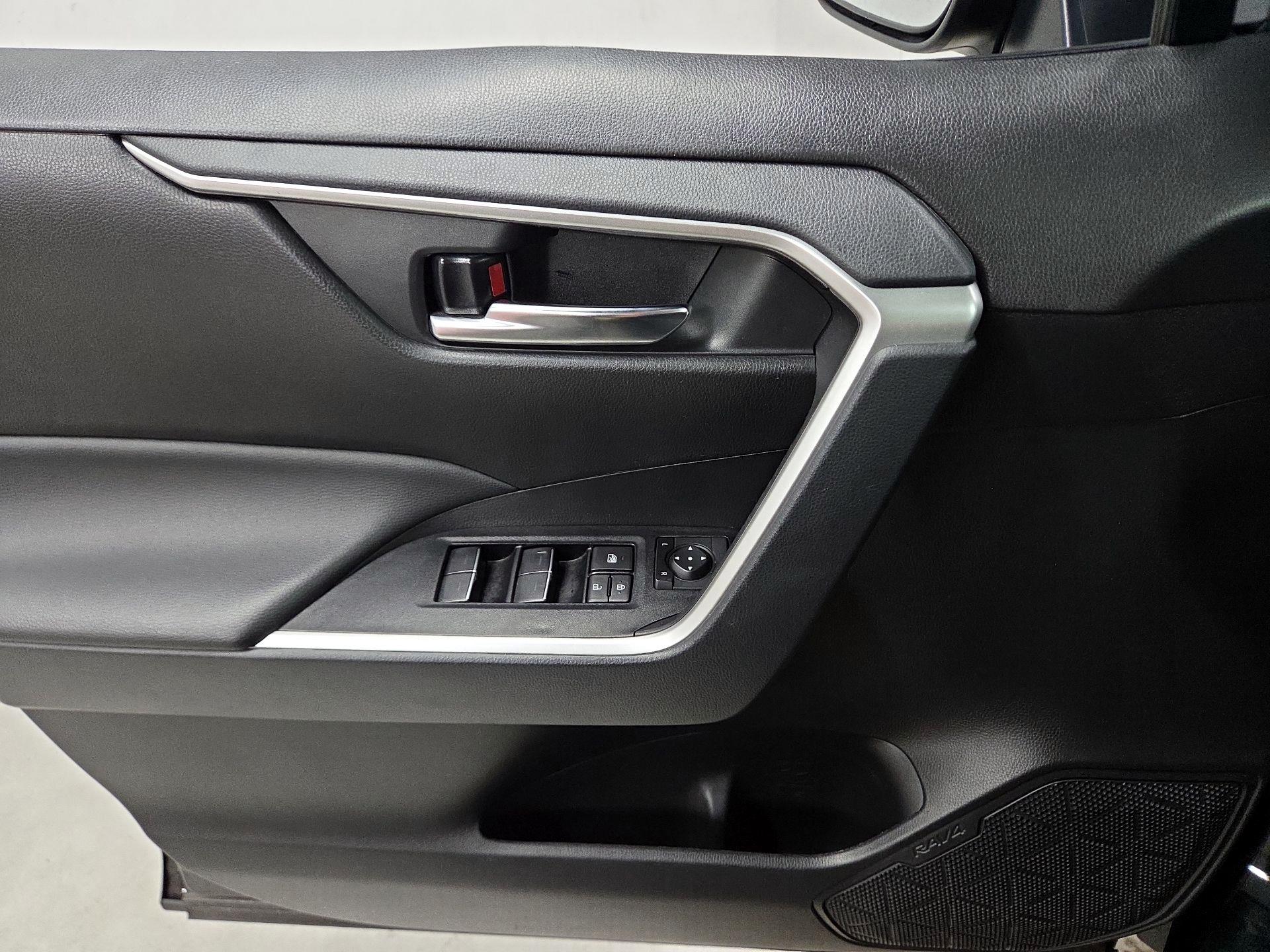 Thumbnail: 2025 Toyota RAV4 - 12