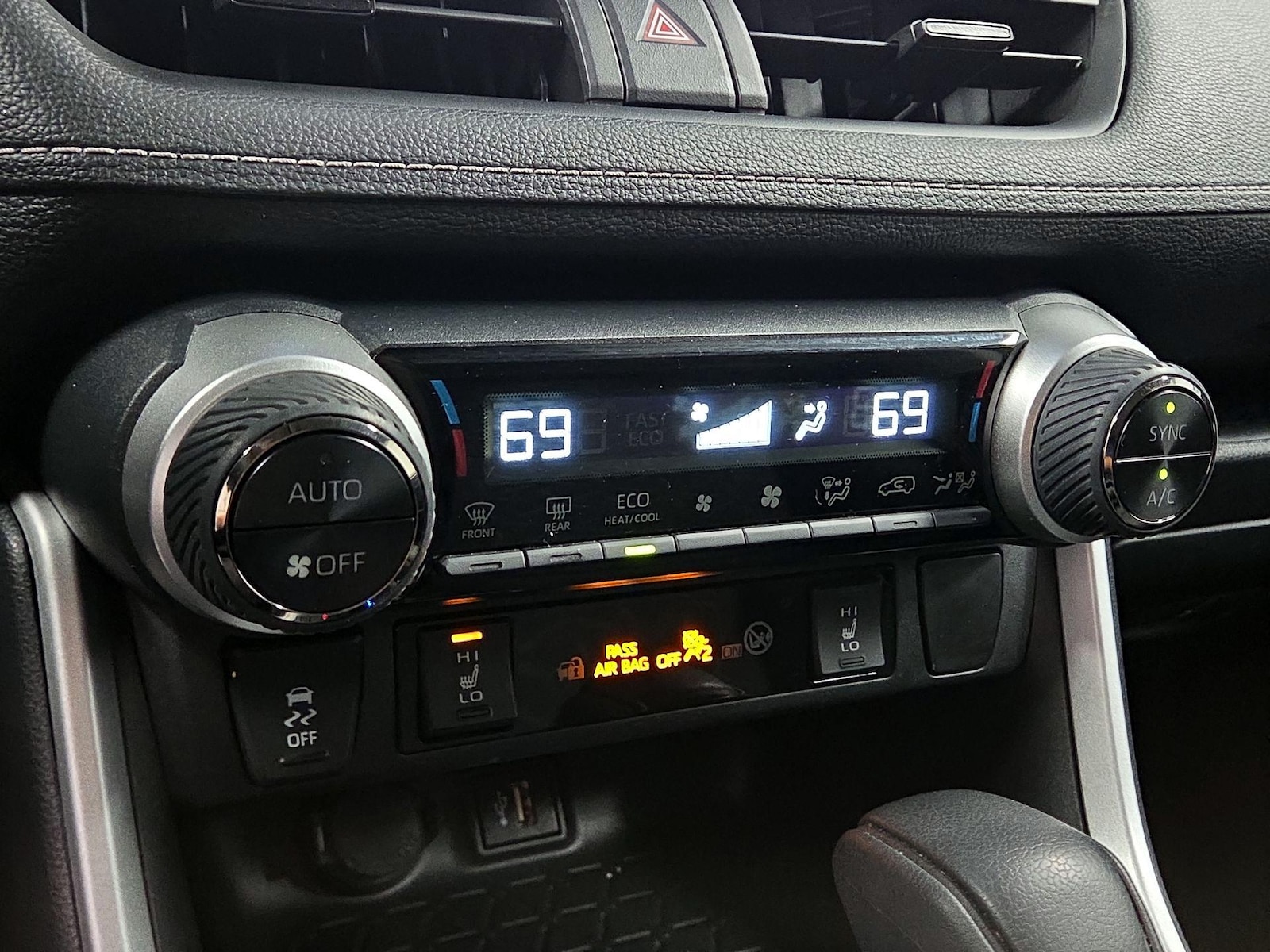 2025 Toyota RAV4 Woodland Edition - Photo 17
