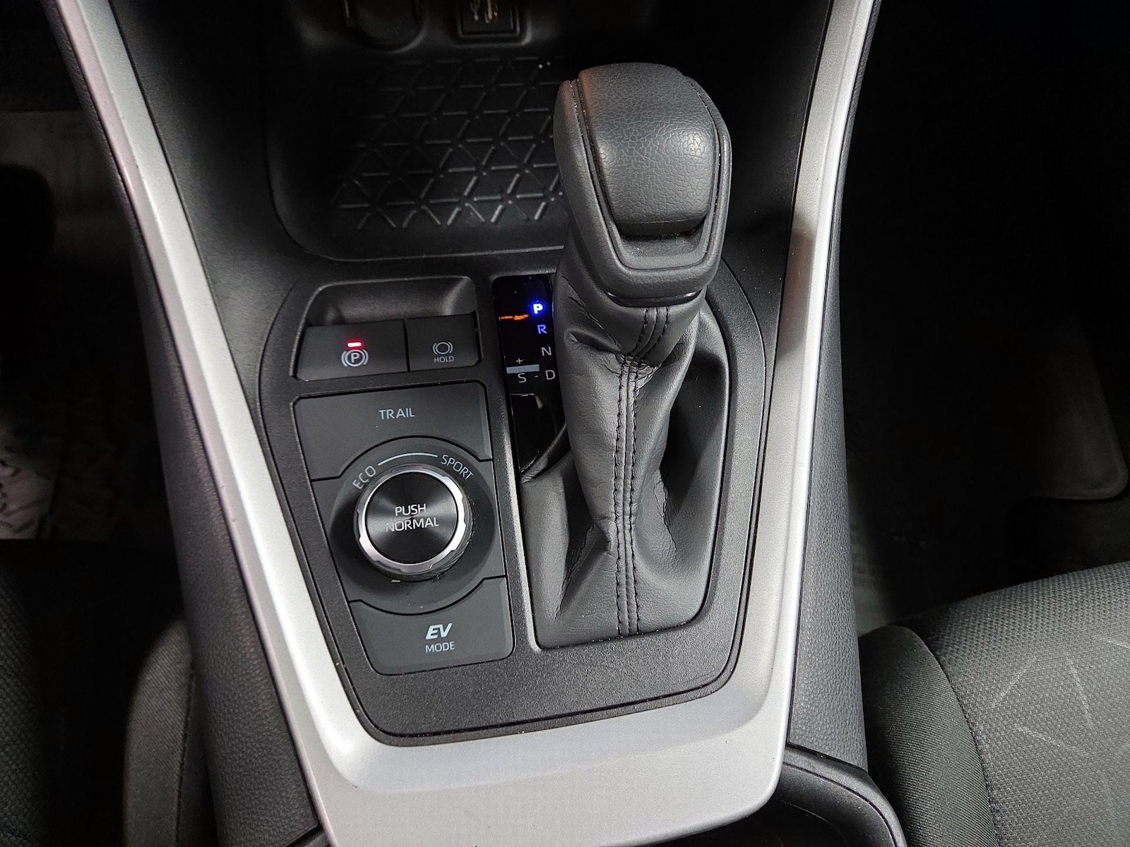 2025 Toyota RAV4 Woodland Edition - Photo 18