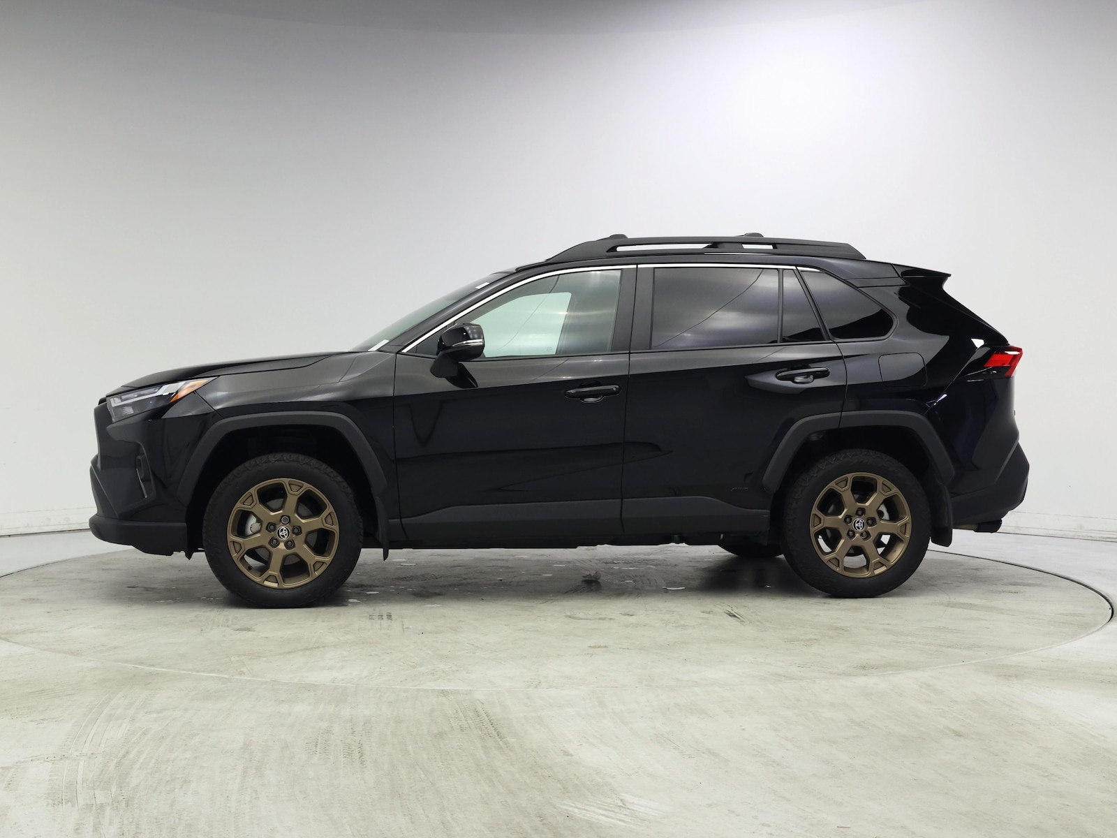 2025 Toyota RAV4 Woodland Edition - Photo 4