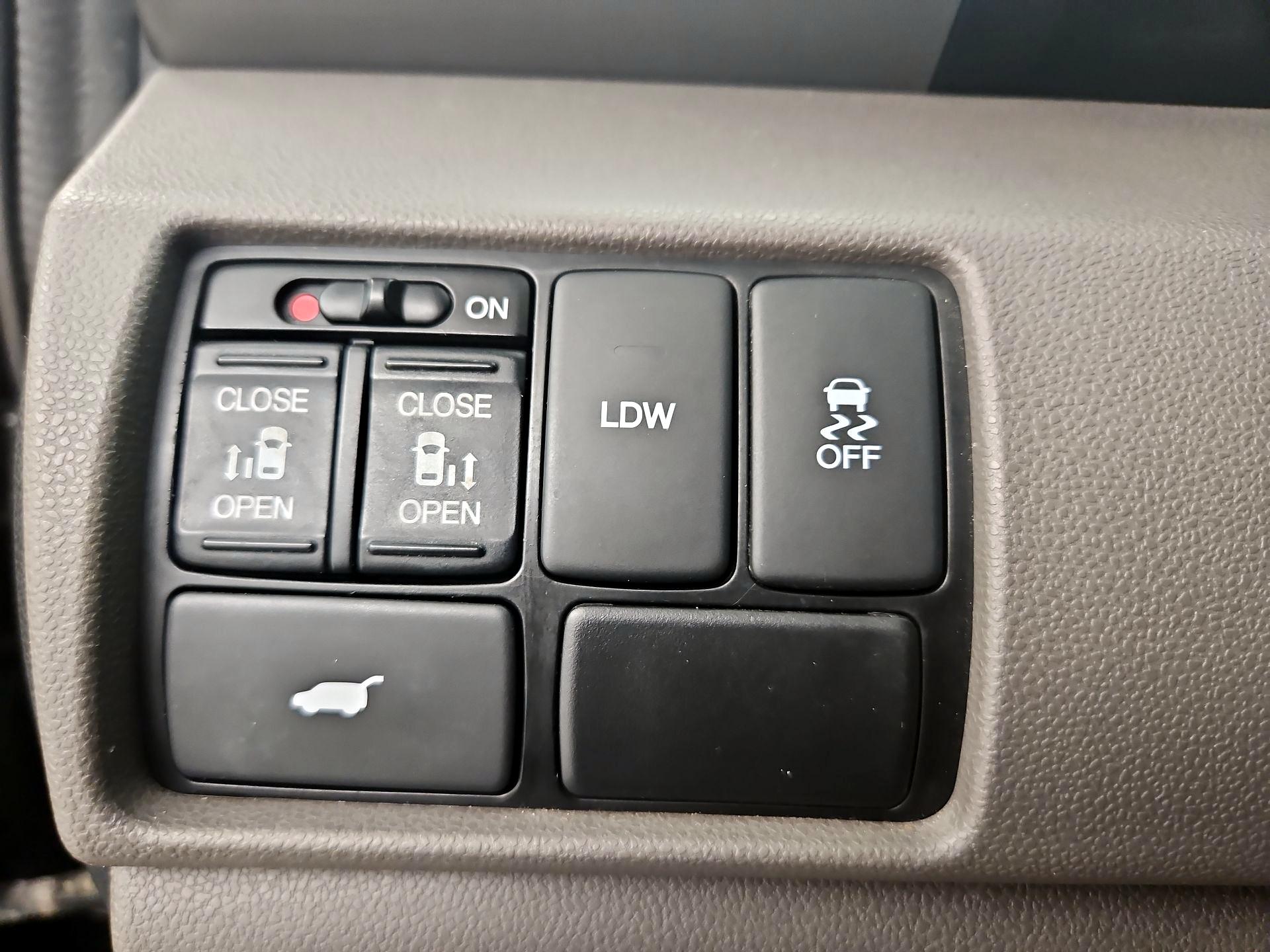 Thumbnail: 2016 Honda Odyssey - 13