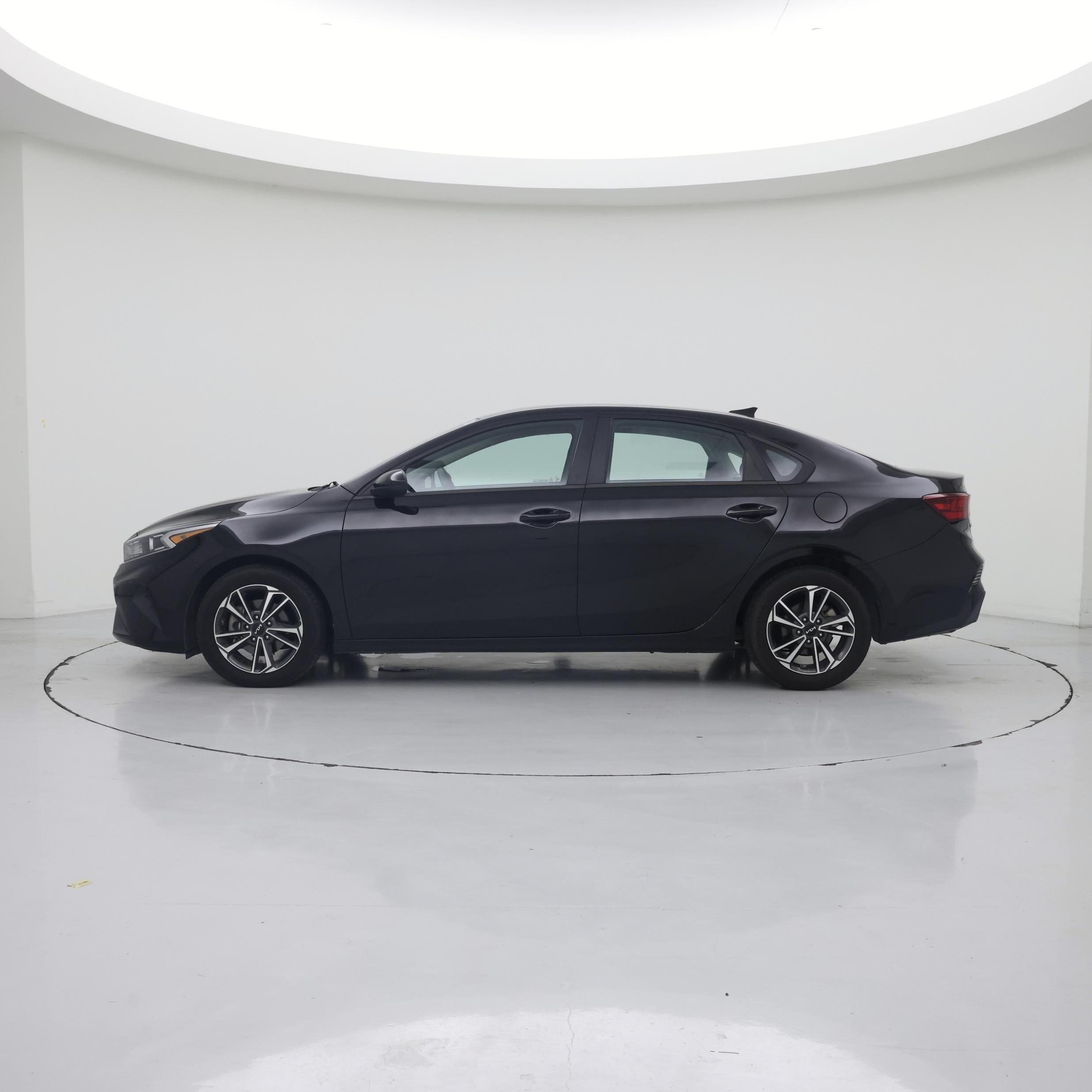 Thumbnail: 2022 Kia Forte - 3