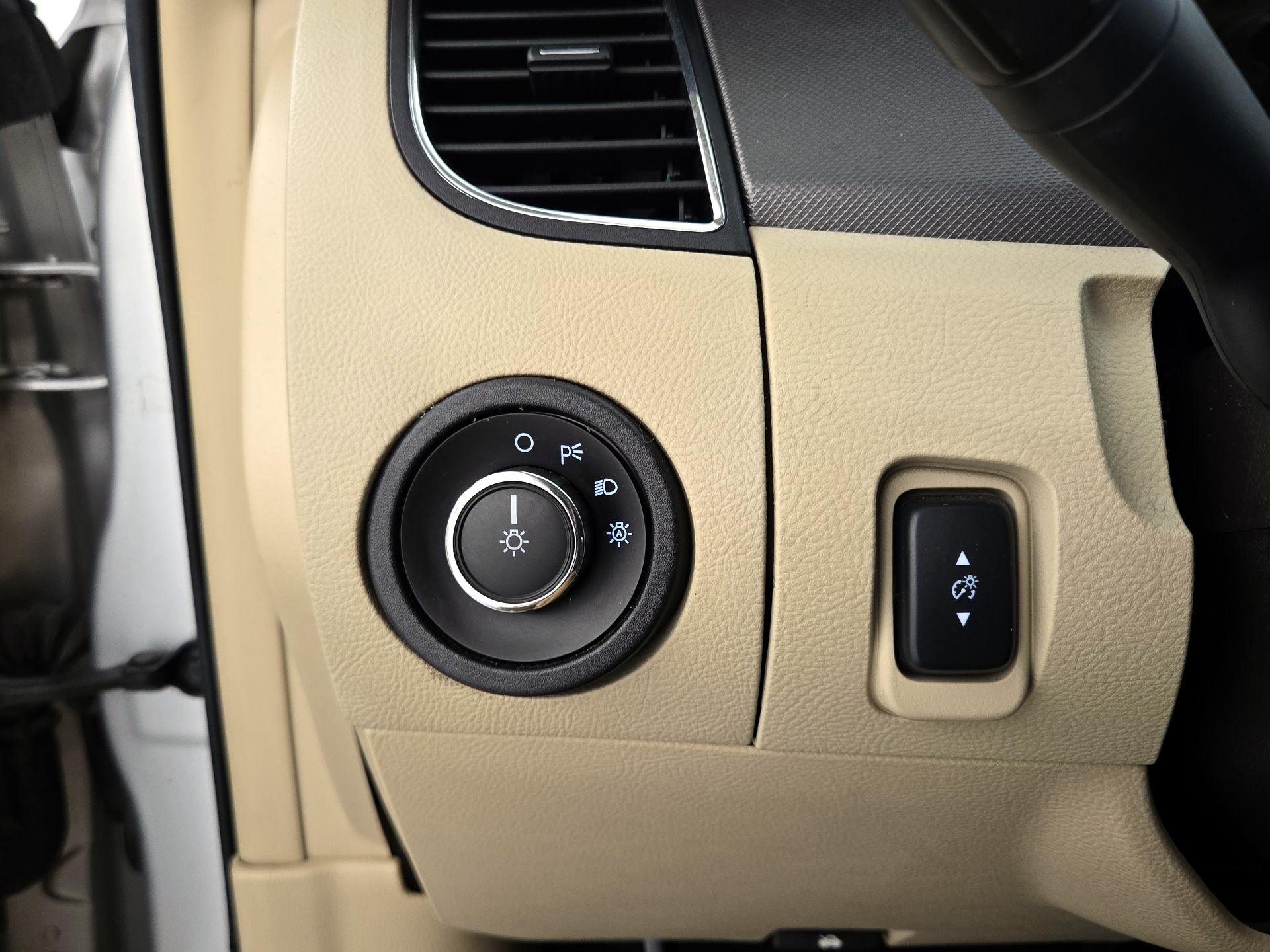 Thumbnail: 2018 Ford Taurus - 13