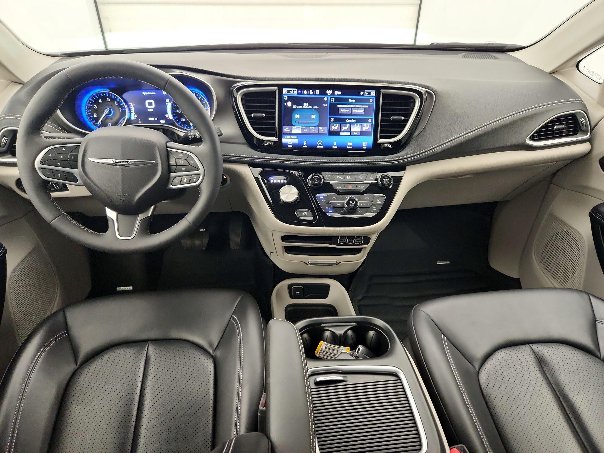 Thumbnail: 2023 Chrysler Pacifica - 9