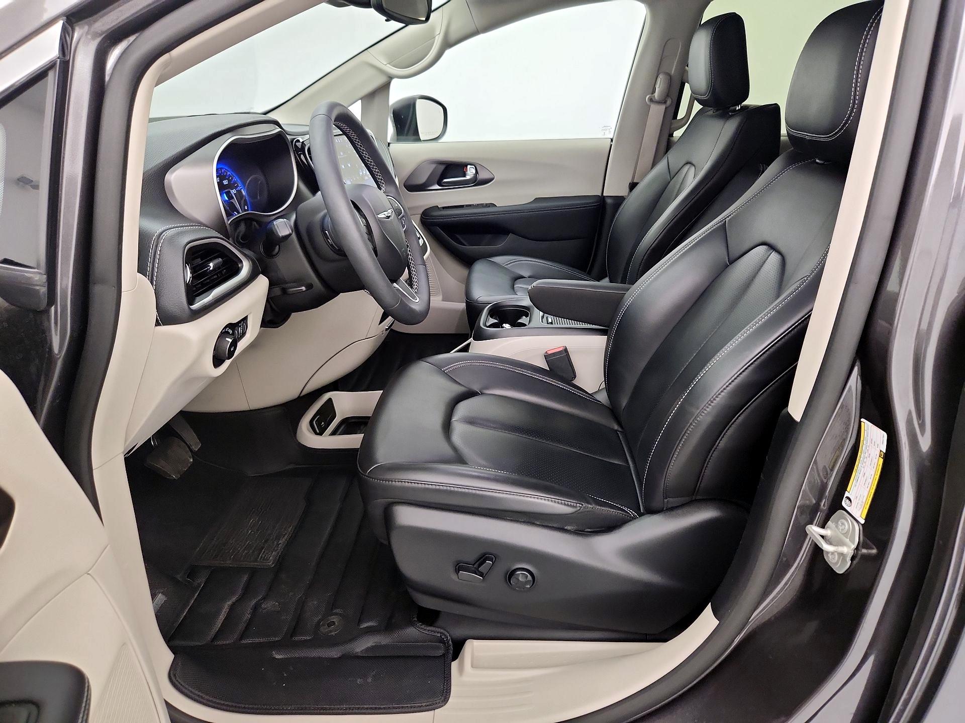 Thumbnail: 2023 Chrysler Pacifica - 11