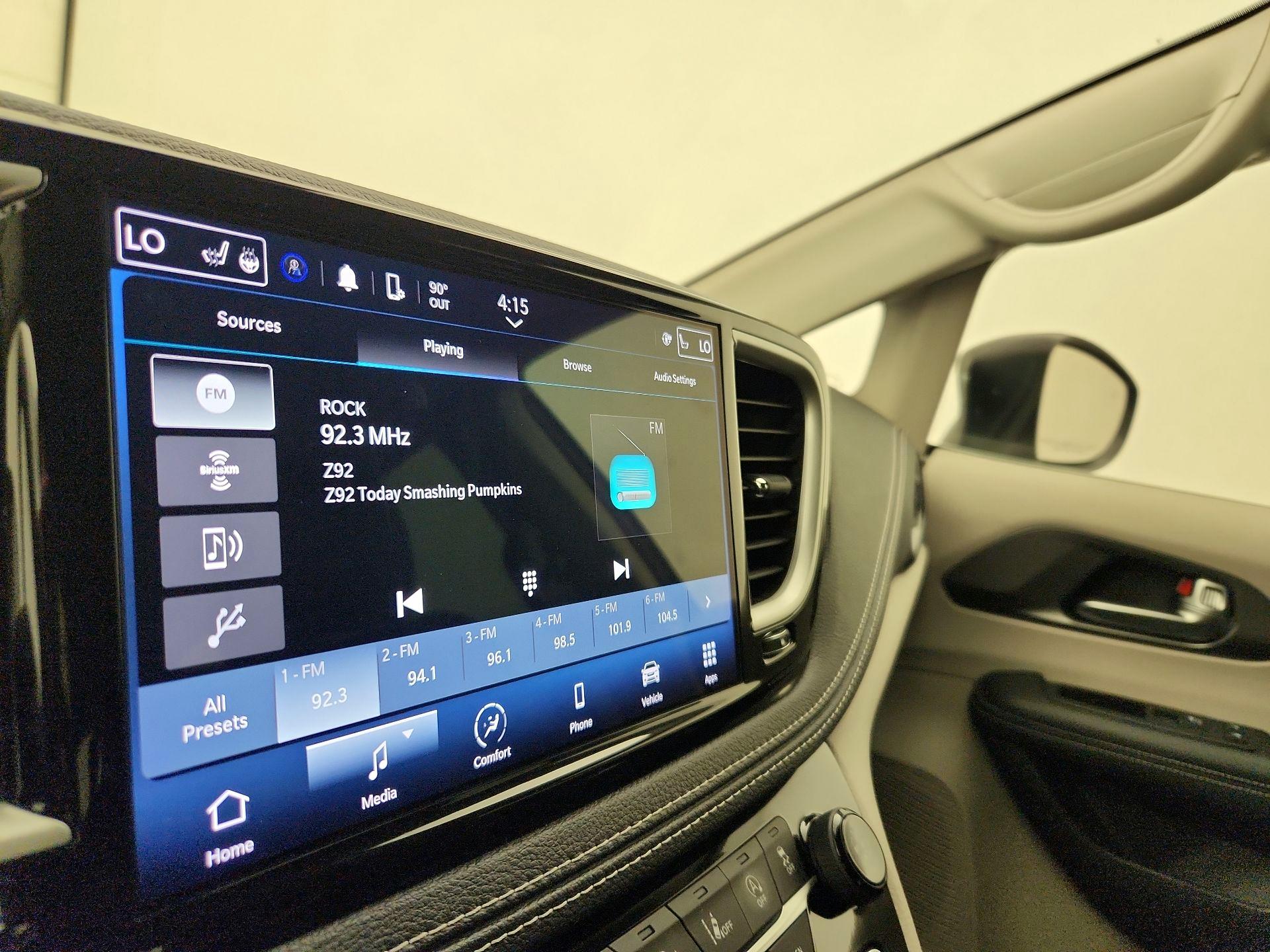 Thumbnail: 2023 Chrysler Pacifica - 15