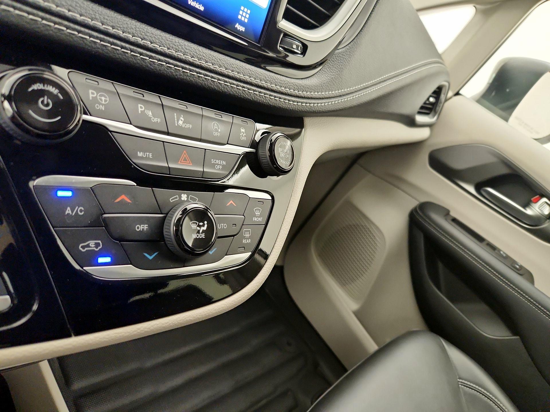Thumbnail: 2023 Chrysler Pacifica - 16