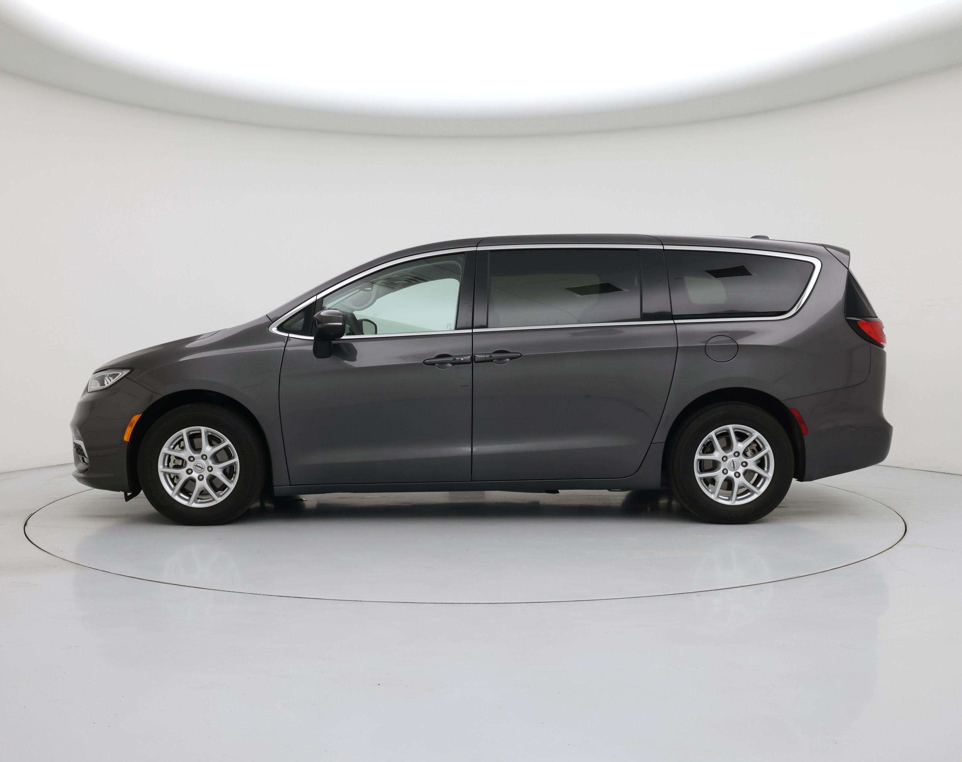 Thumbnail: 2023 Chrysler Pacifica - 3