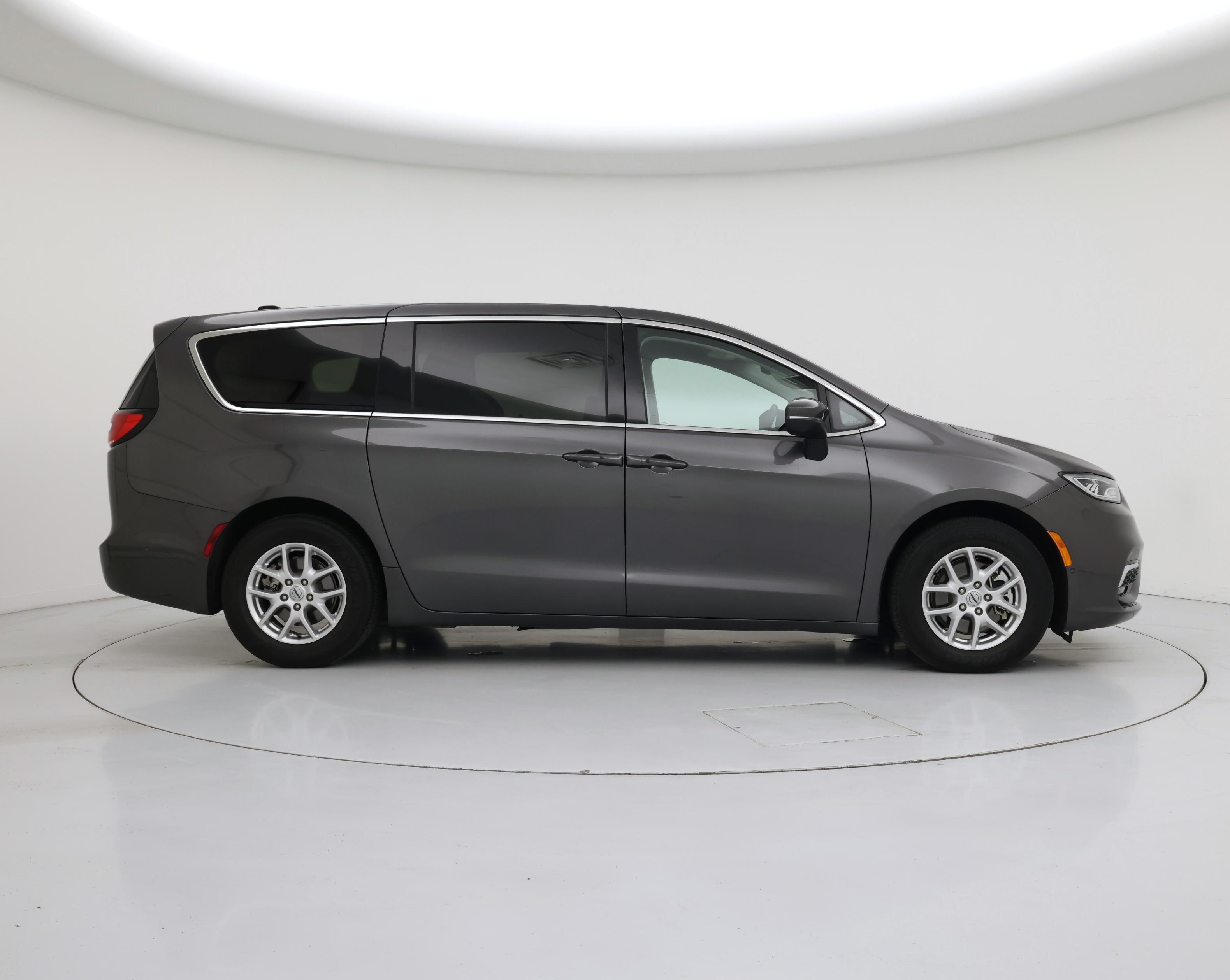 Thumbnail: 2023 Chrysler Pacifica - 7