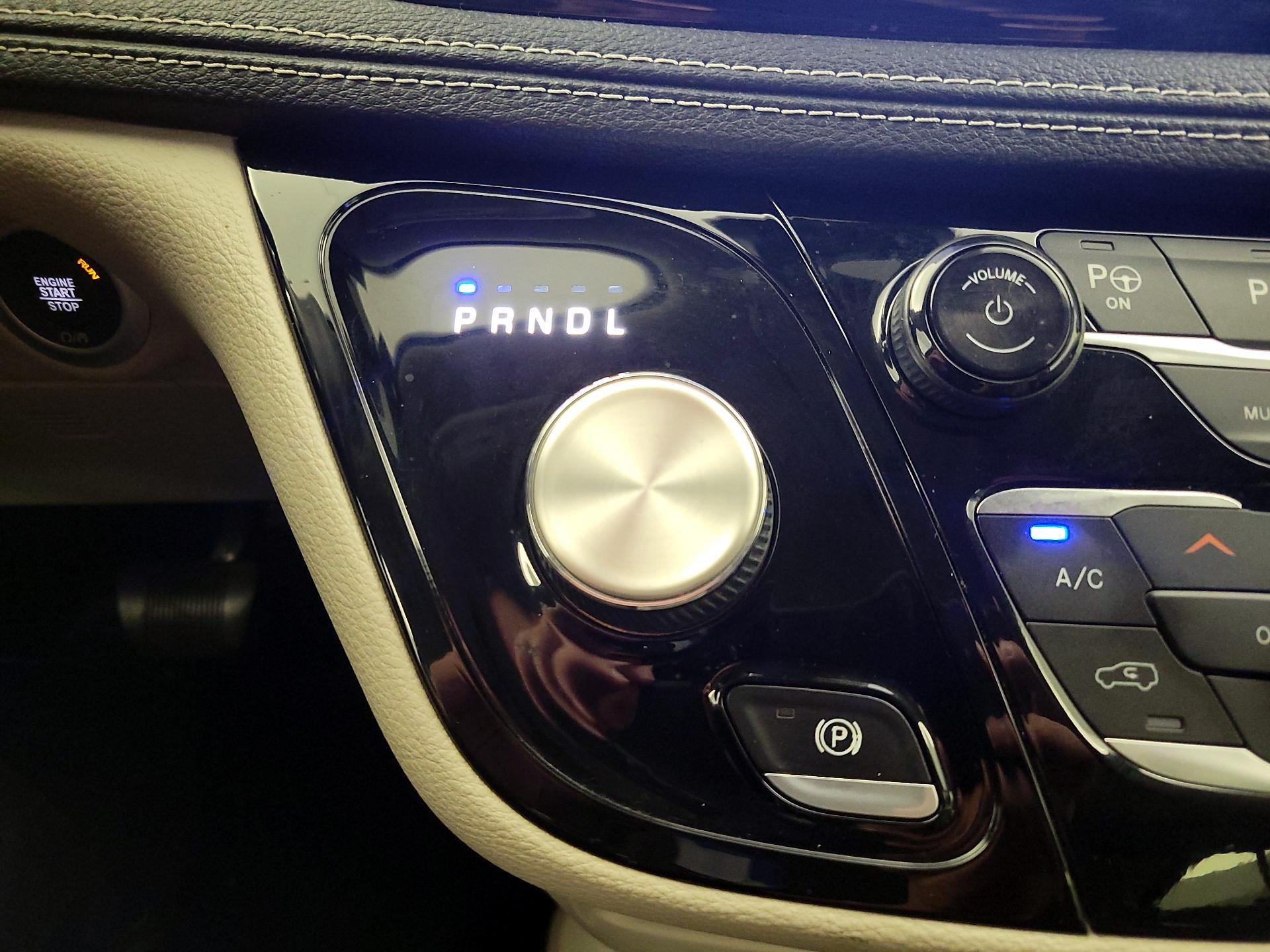 Thumbnail: 2022 Chrysler Pacifica - 18