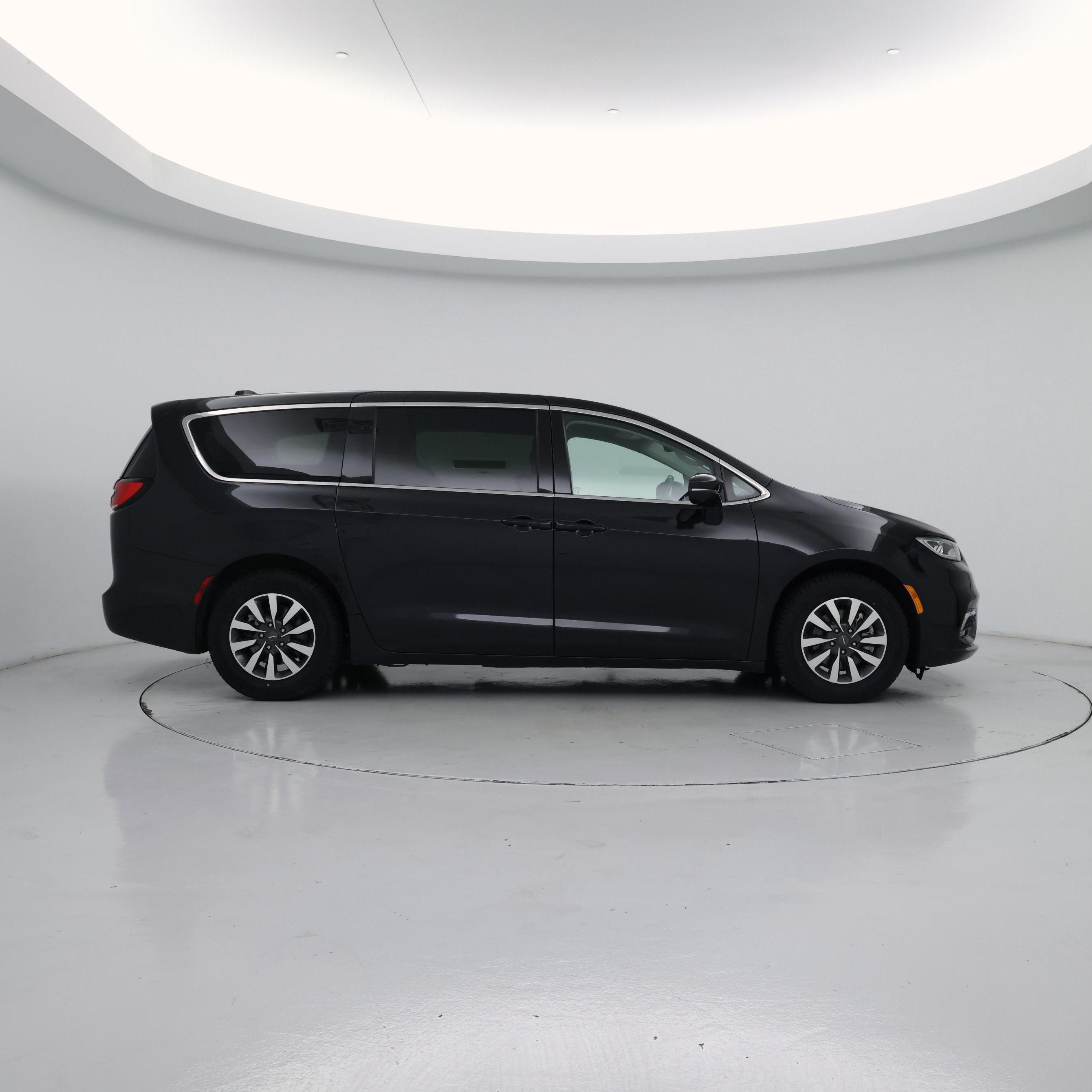 Thumbnail: 2022 Chrysler Pacifica - 7