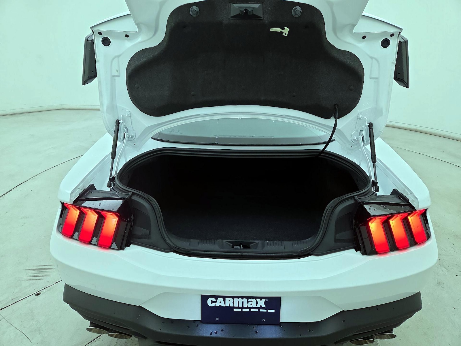 2024 Ford Mustang GT - Photo 19