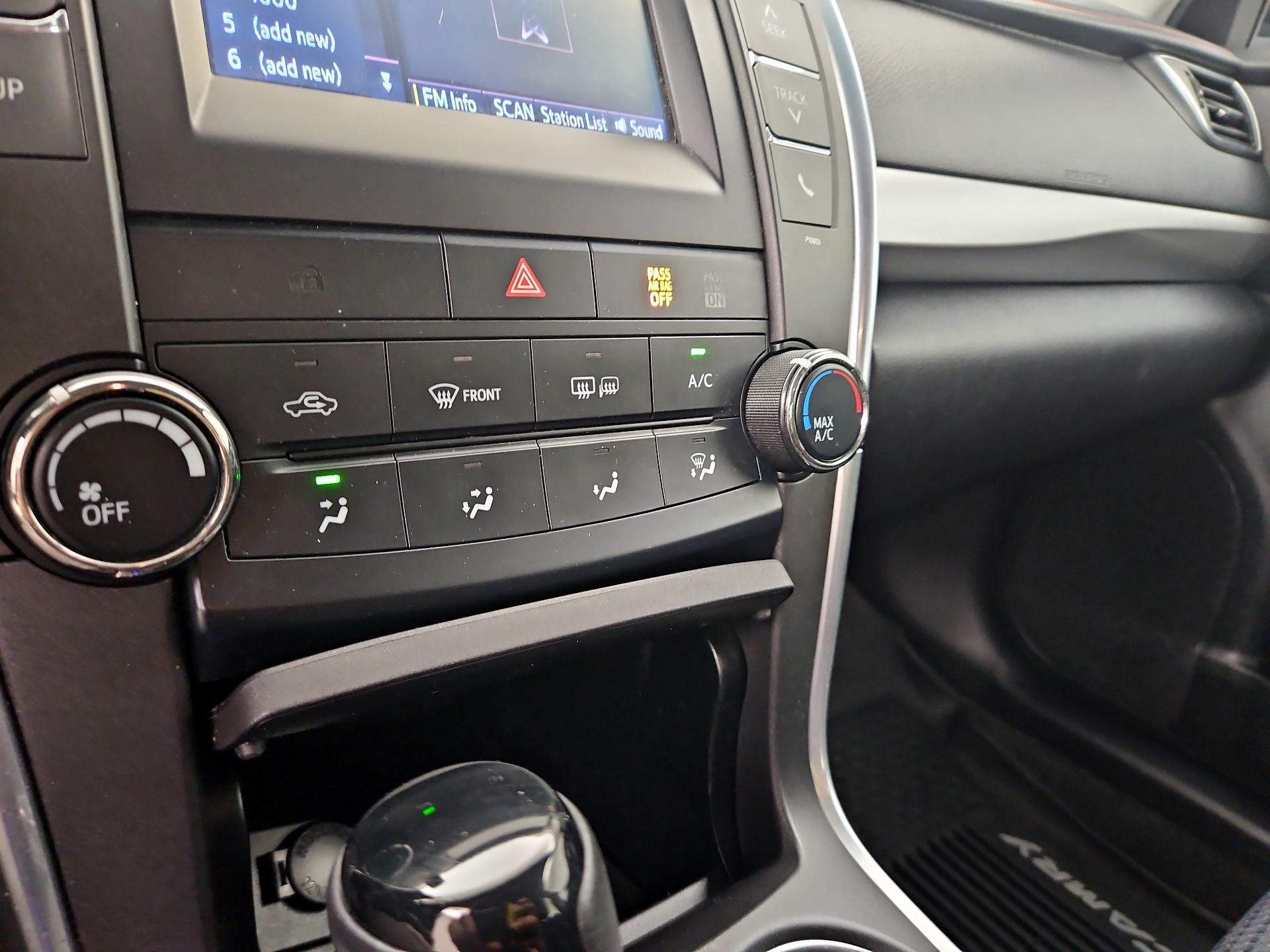 Thumbnail: 2015 Toyota Camry - 15