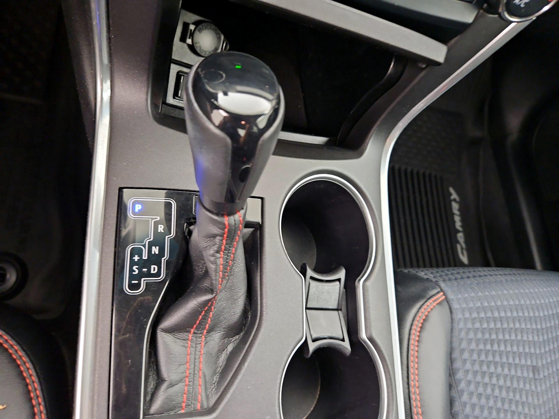 Thumbnail: 2015 Toyota Camry - 16