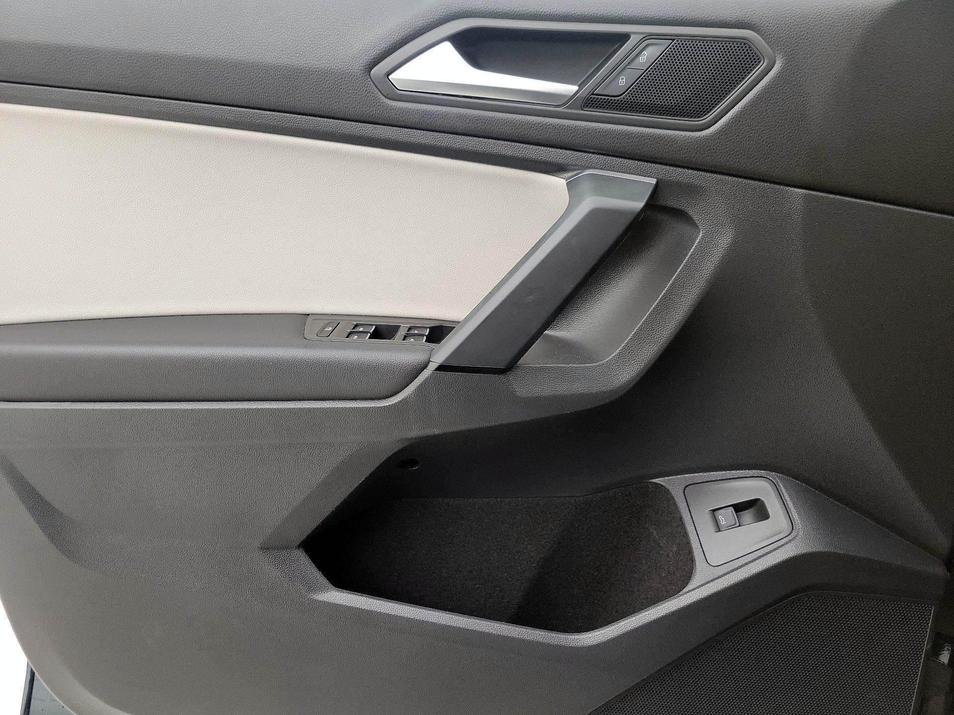 Thumbnail: 2019 Volkswagen Tiguan - 12