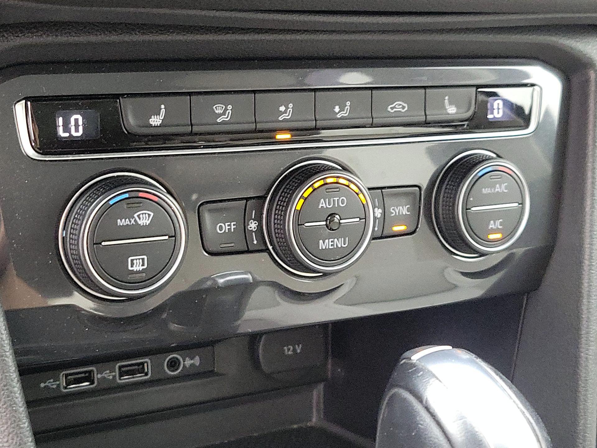 Thumbnail: 2019 Volkswagen Tiguan - 17