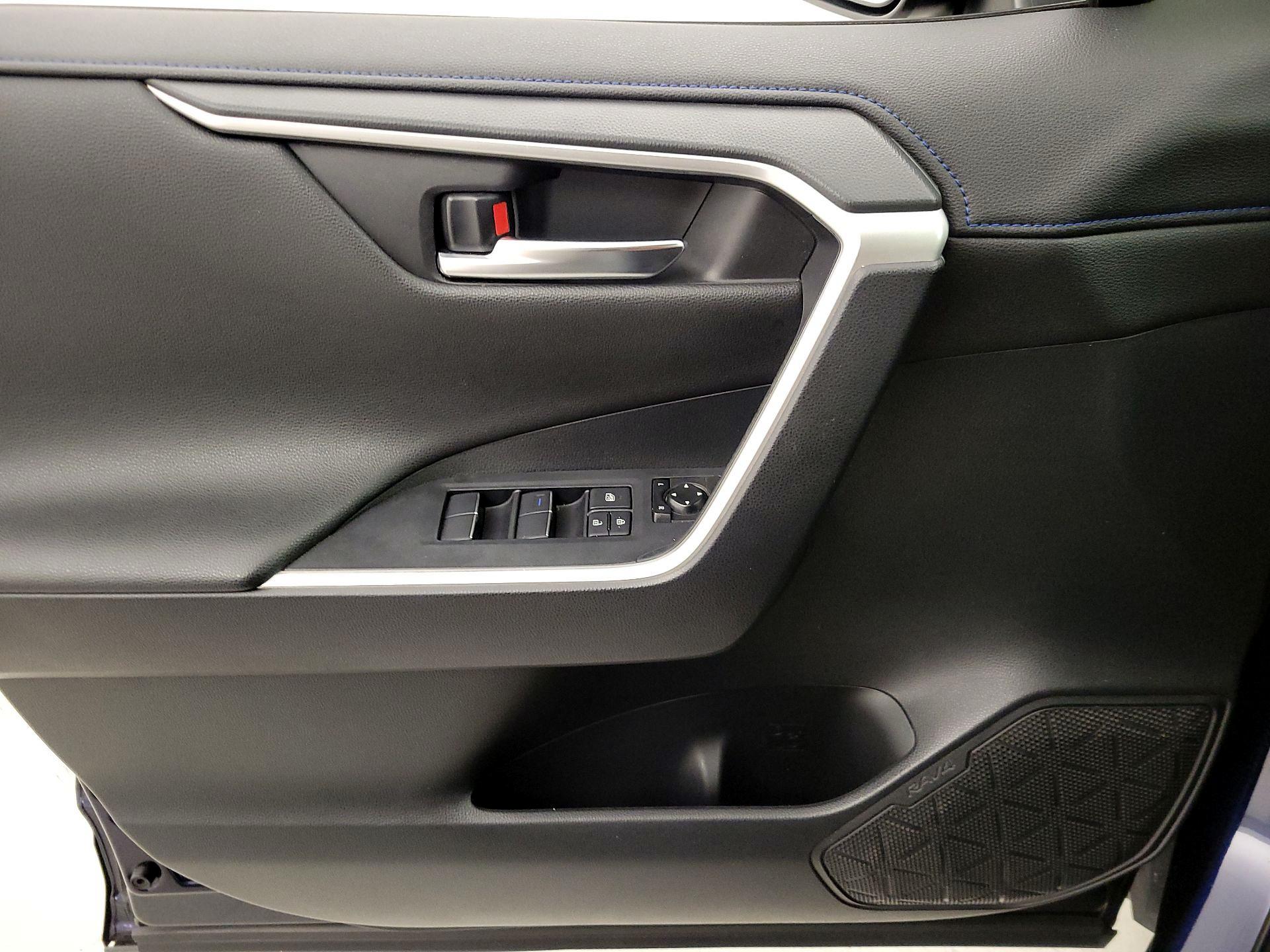 Thumbnail: 2019 Toyota RAV4 - 12
