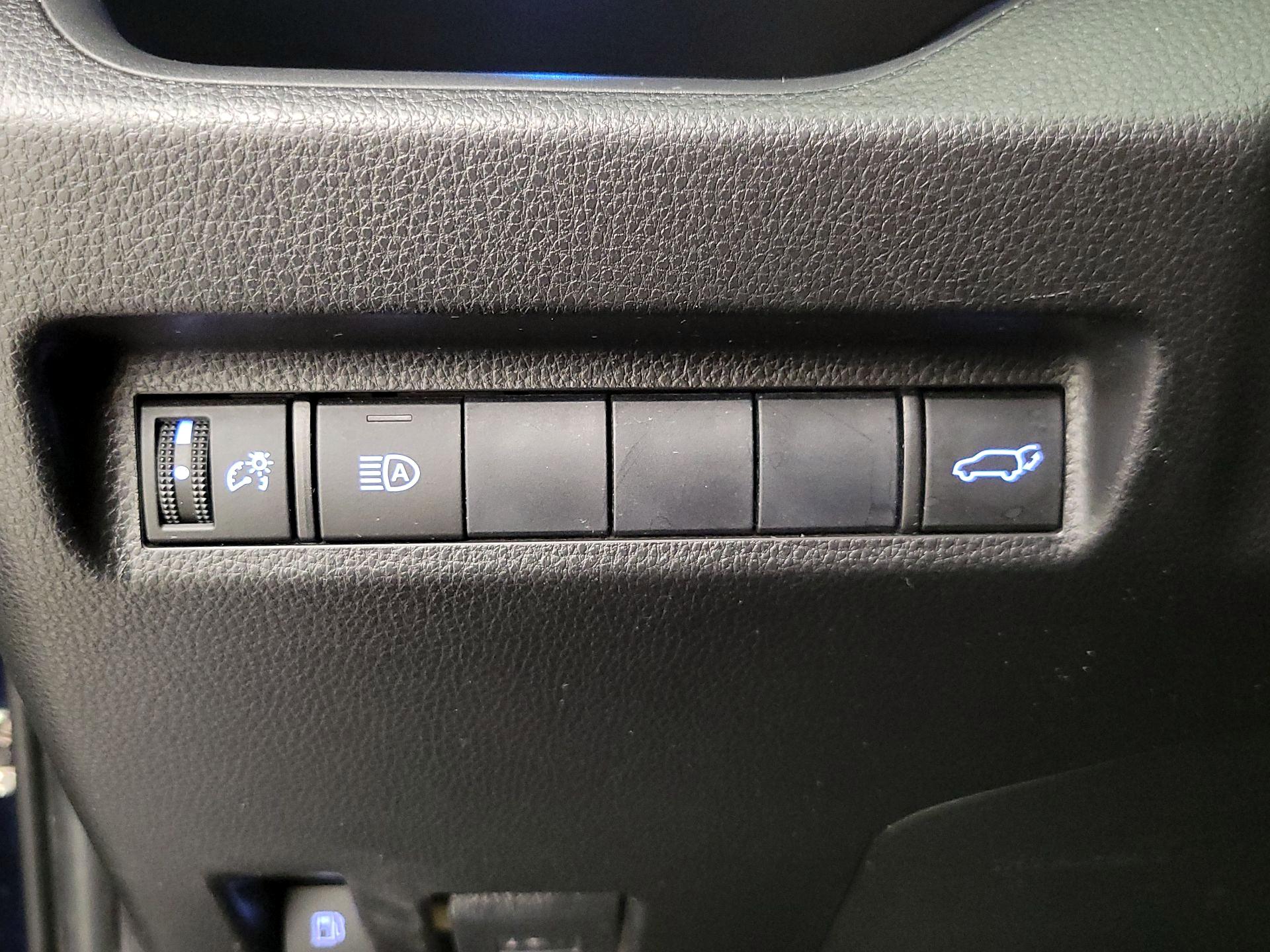 Thumbnail: 2019 Toyota RAV4 - 13