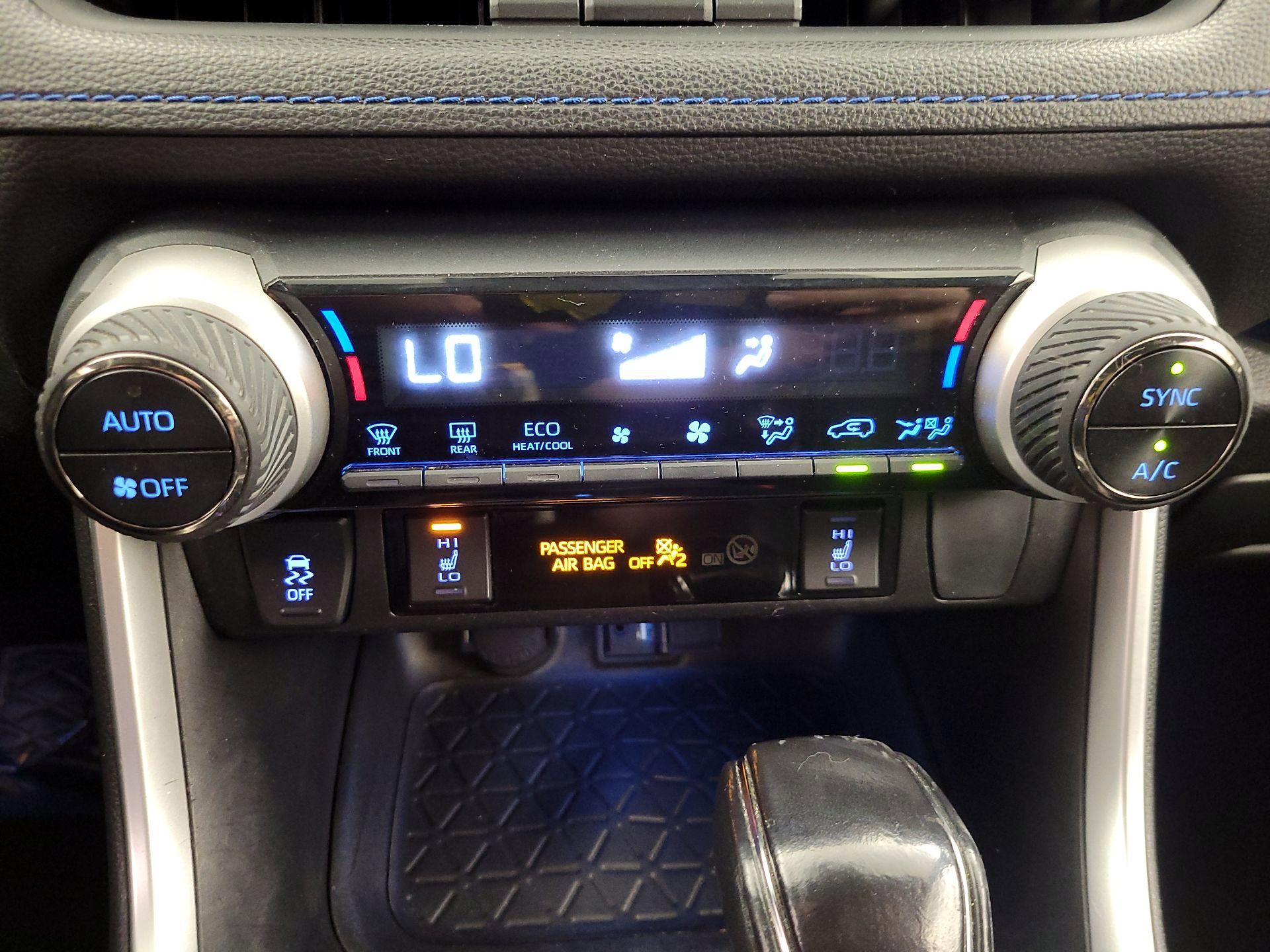Thumbnail: 2019 Toyota RAV4 - 16