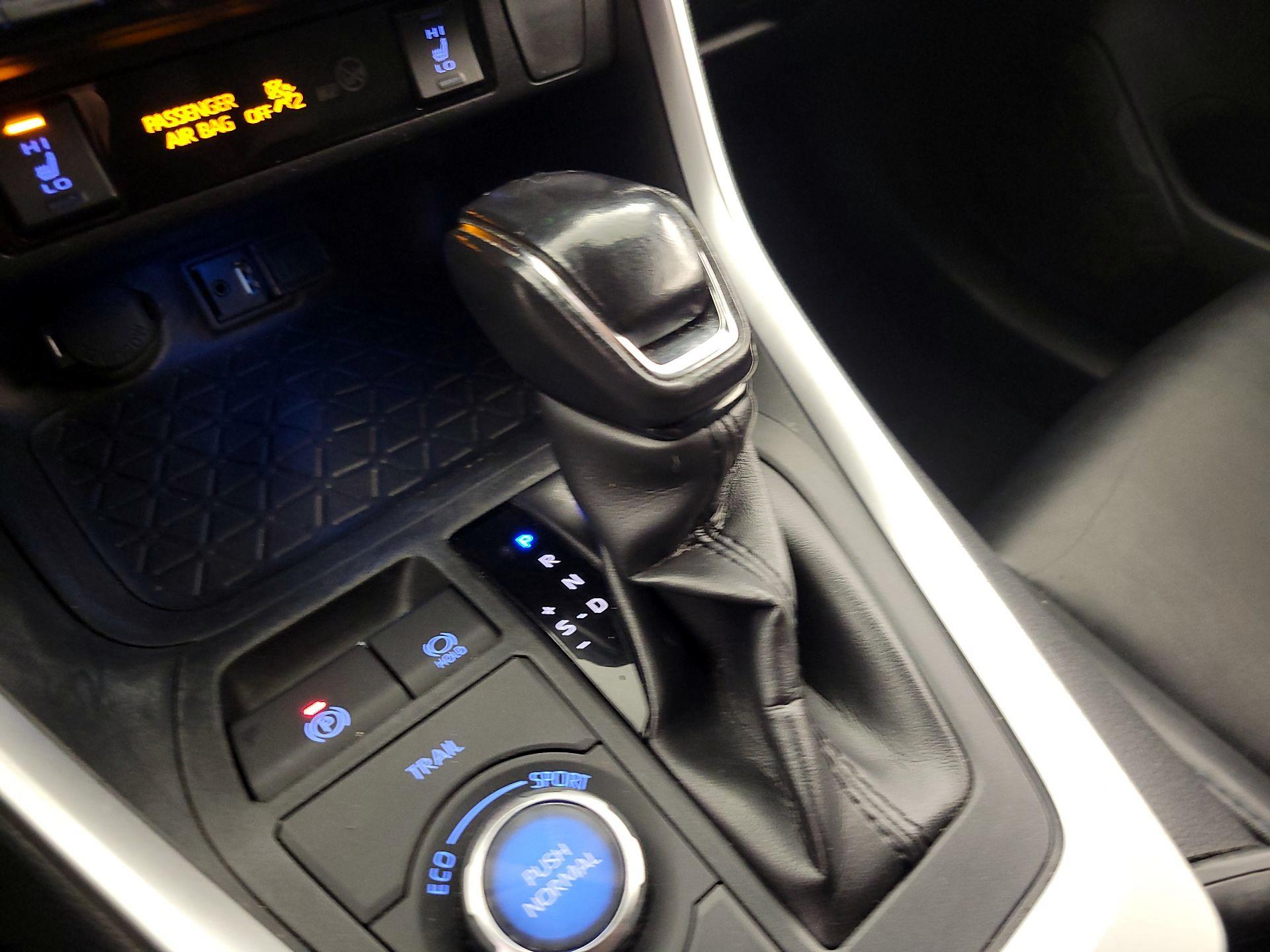 Thumbnail: 2019 Toyota RAV4 - 17