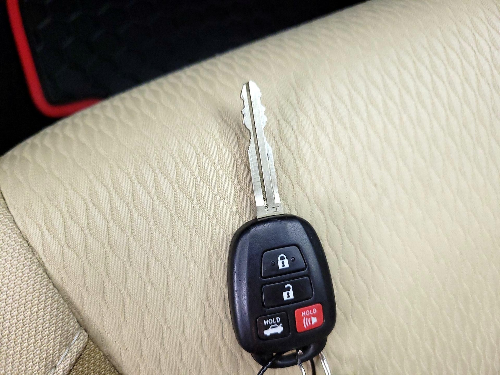 2018 Toyota Corolla LE - Photo 22