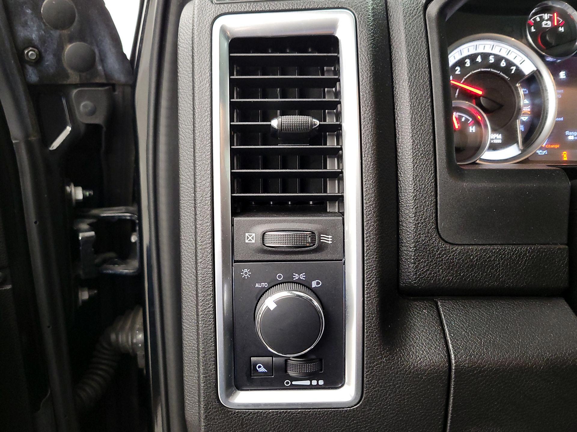 Thumbnail: 2021 RAM 1500 Classic - 13