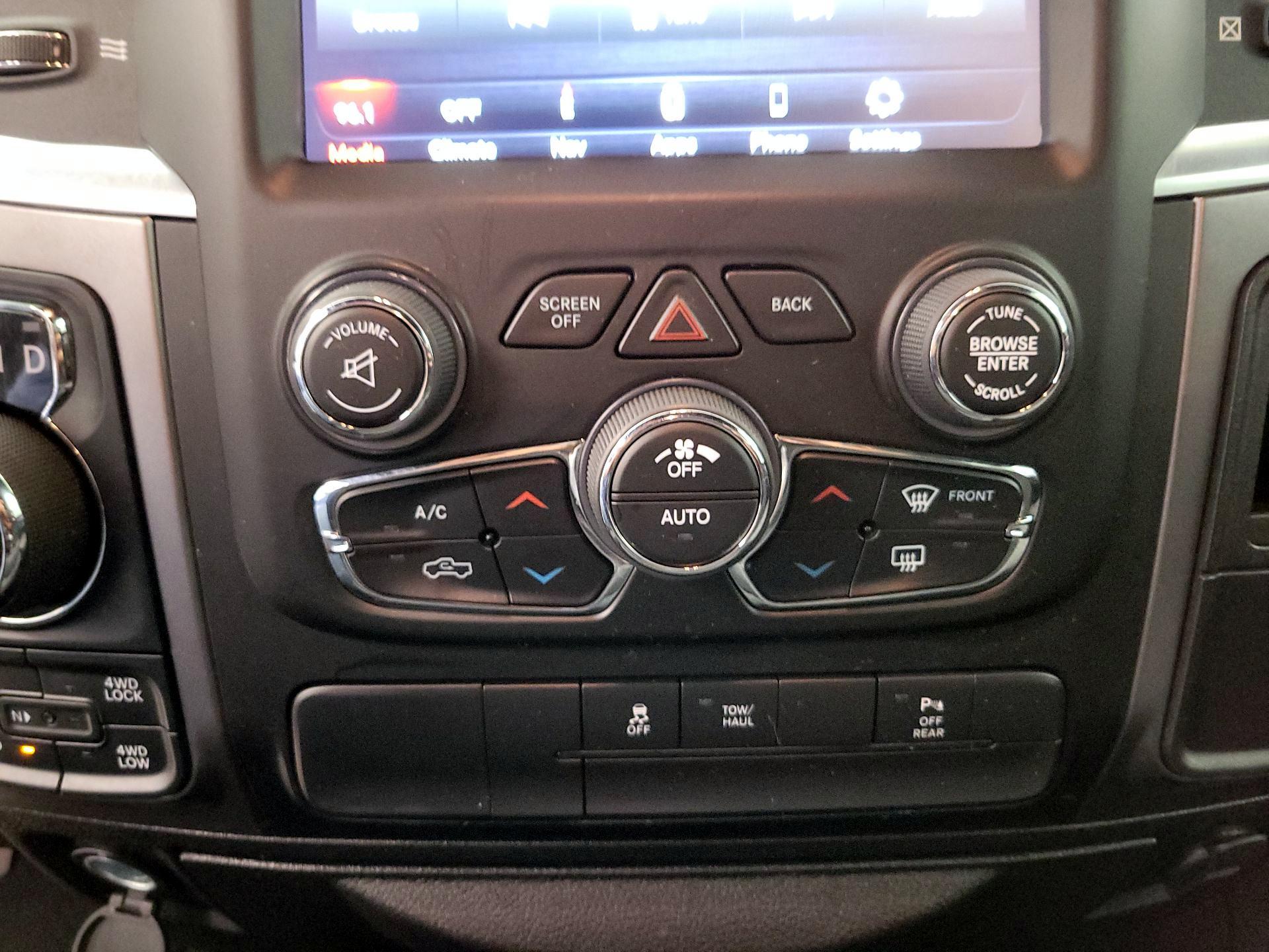 Thumbnail: 2021 RAM 1500 Classic - 17