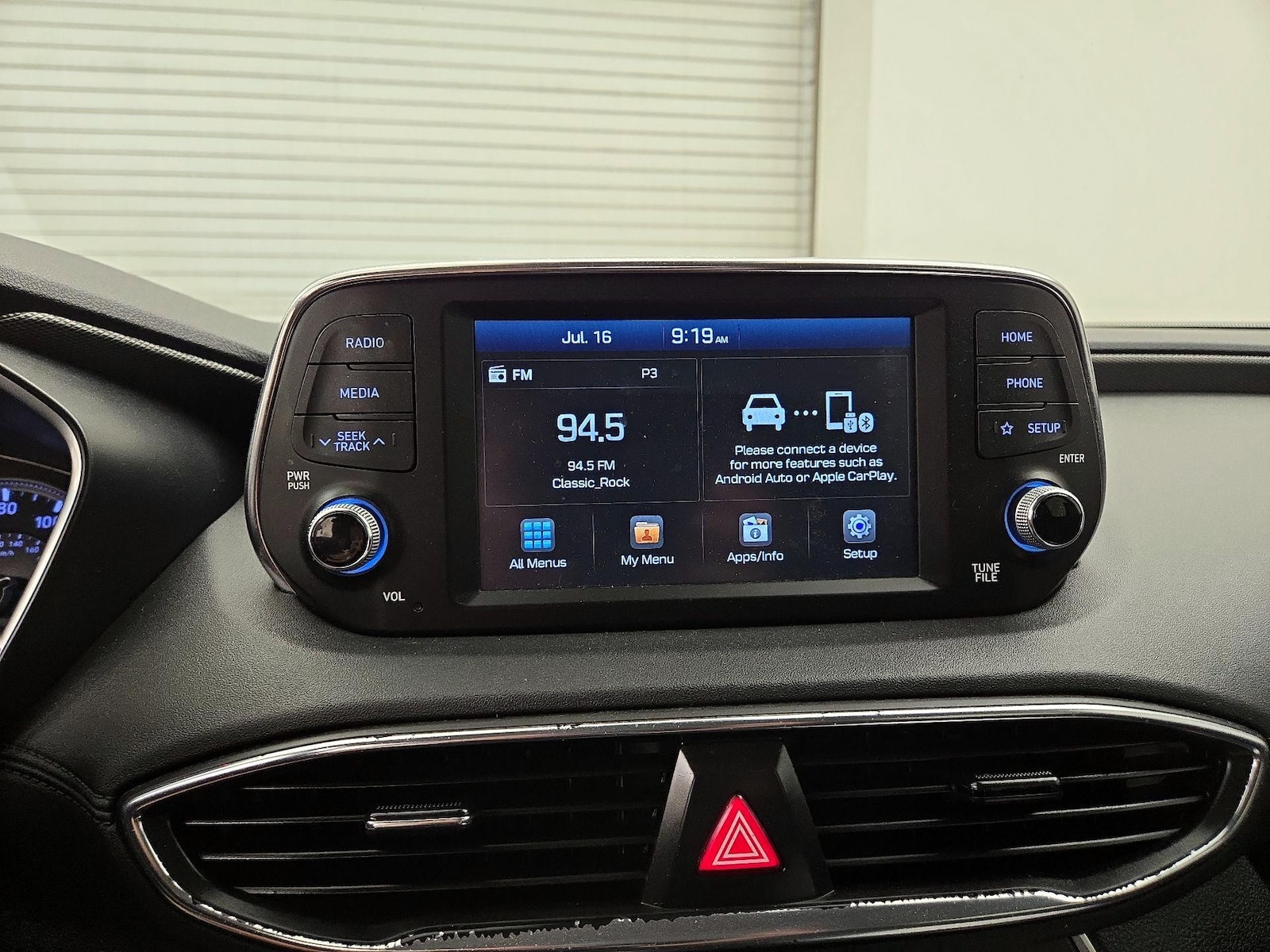 2020 Hyundai Santa Fe SE - Photo 16