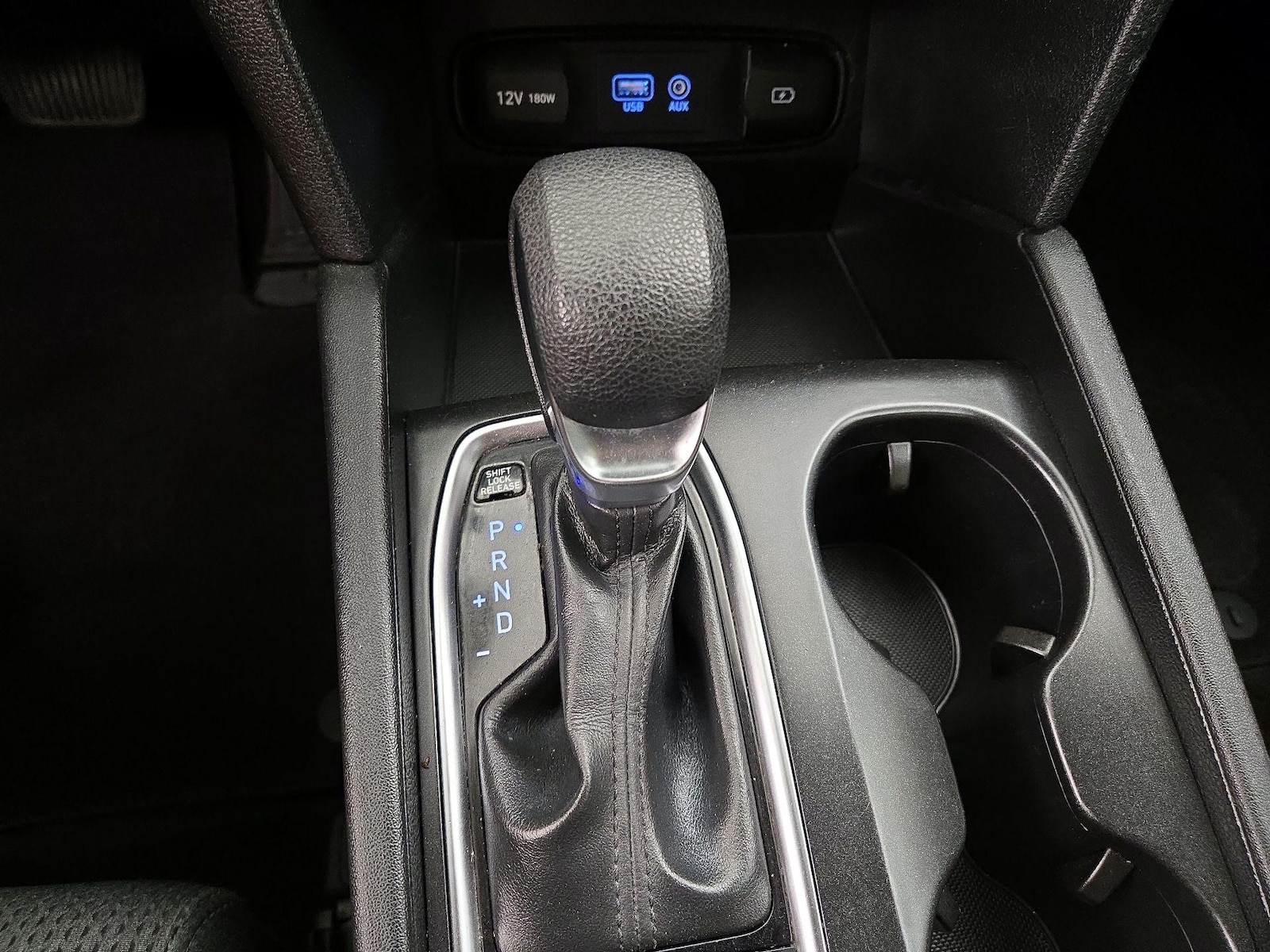 2020 Hyundai Santa Fe SE - Photo 18