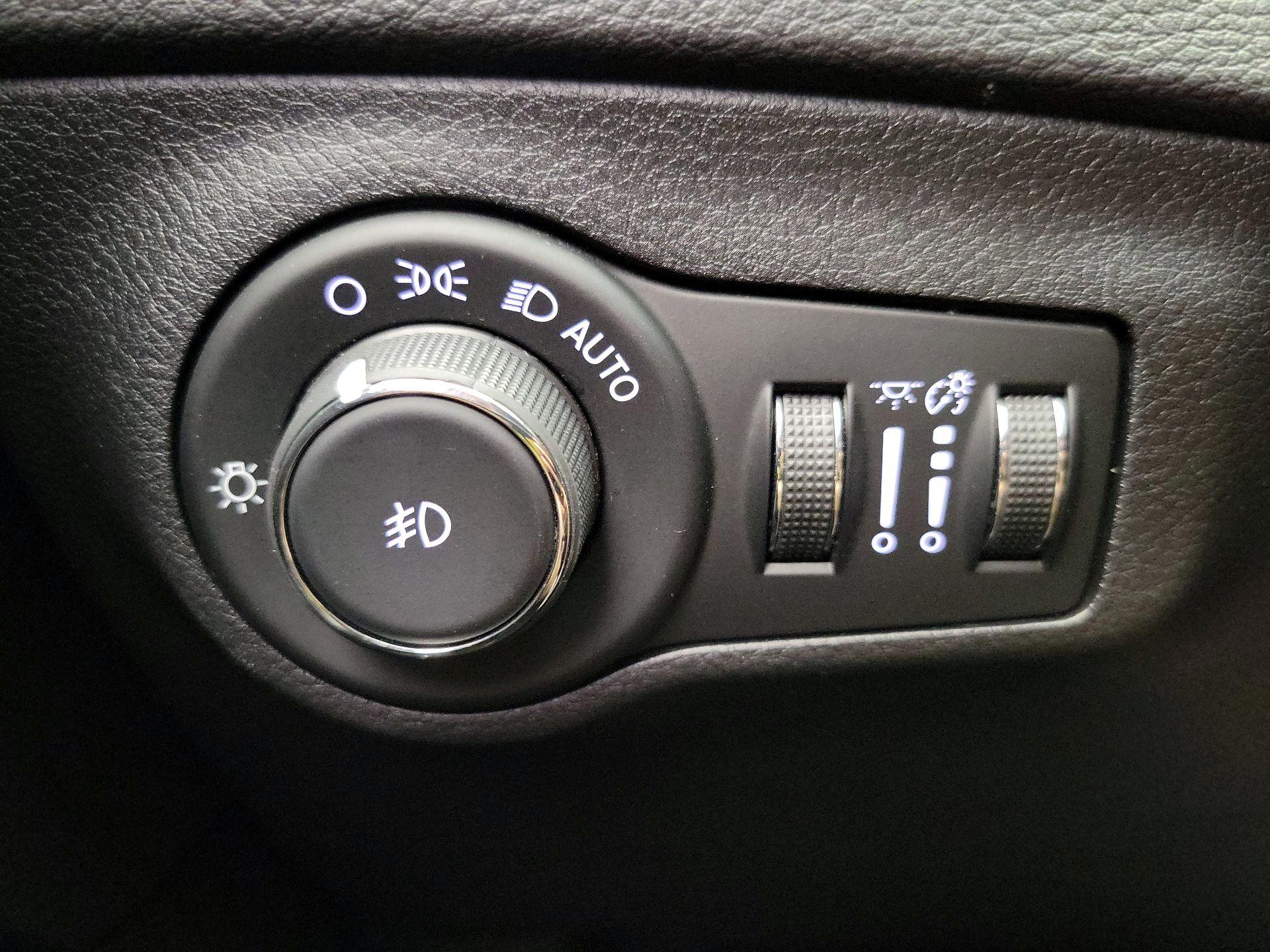 Thumbnail: 2018 Jeep Compass - 13