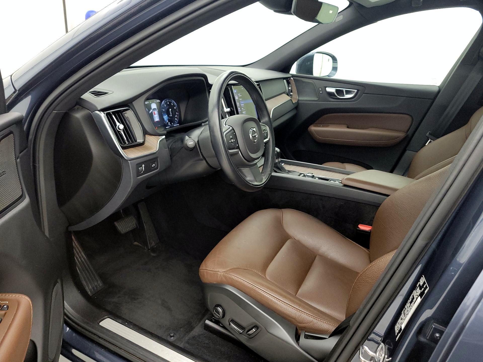 Thumbnail: 2021 Volvo XC60 - 11