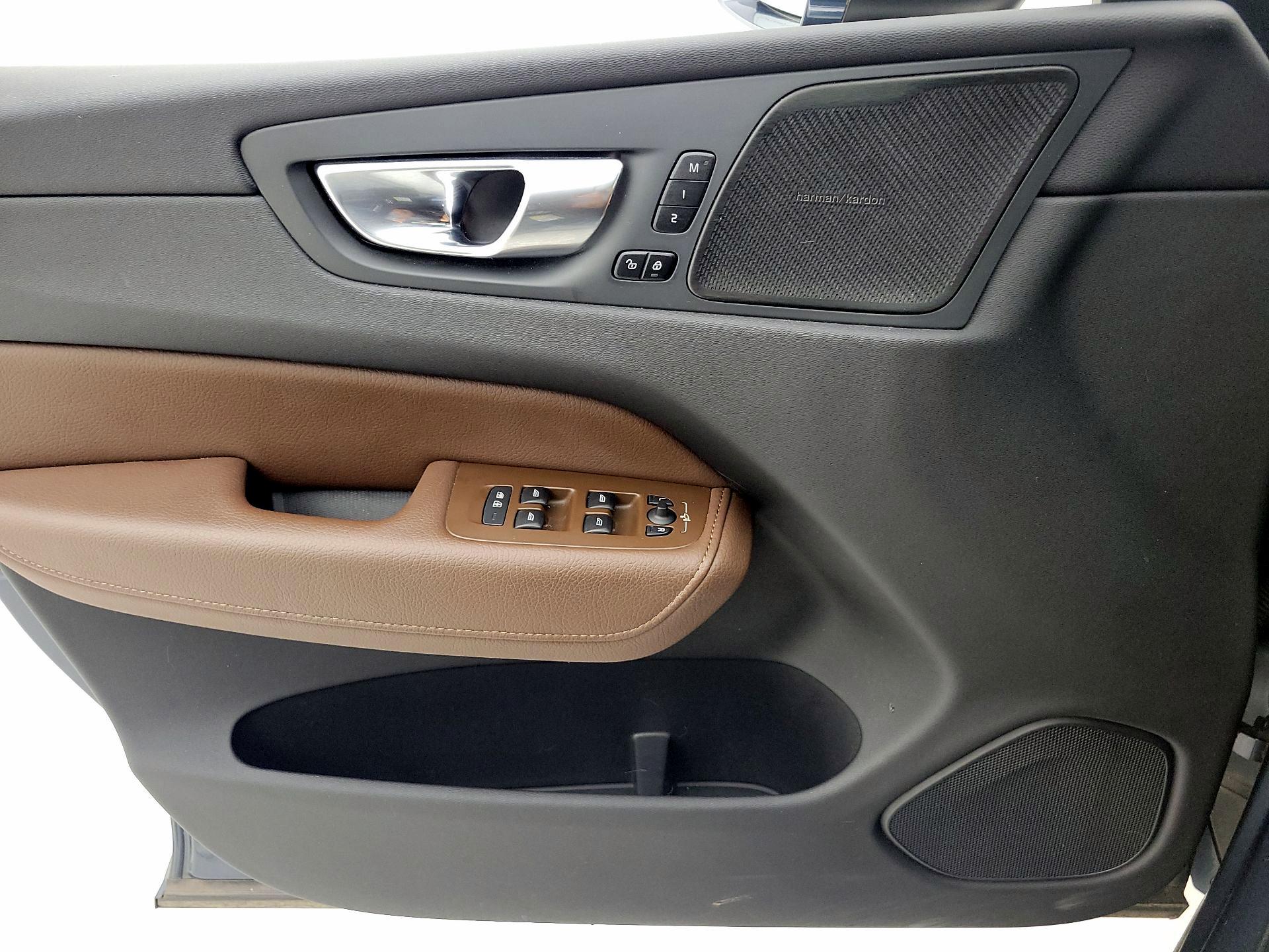 Thumbnail: 2021 Volvo XC60 - 12