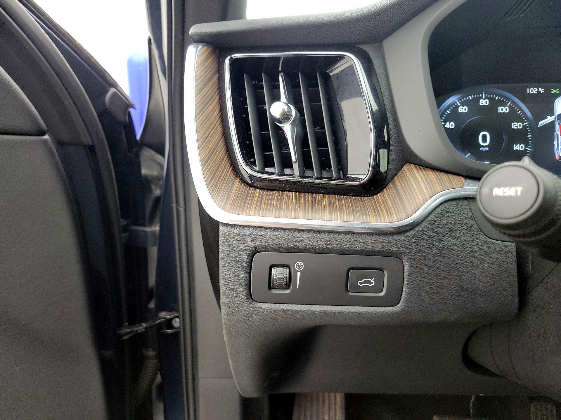 Thumbnail: 2021 Volvo XC60 - 13
