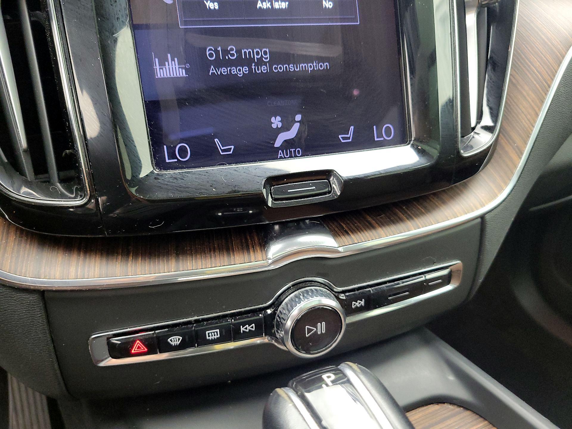 Thumbnail: 2021 Volvo XC60 - 16