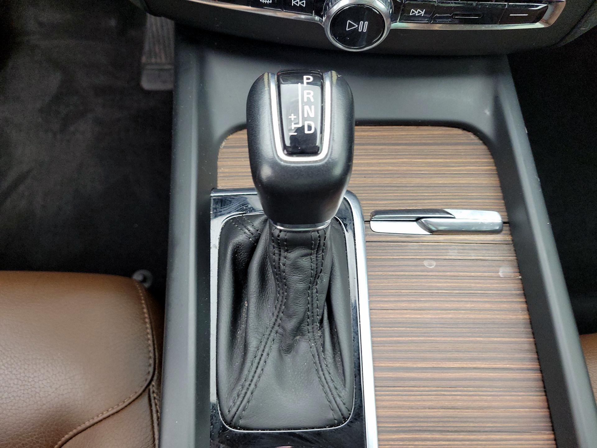 Thumbnail: 2021 Volvo XC60 - 17