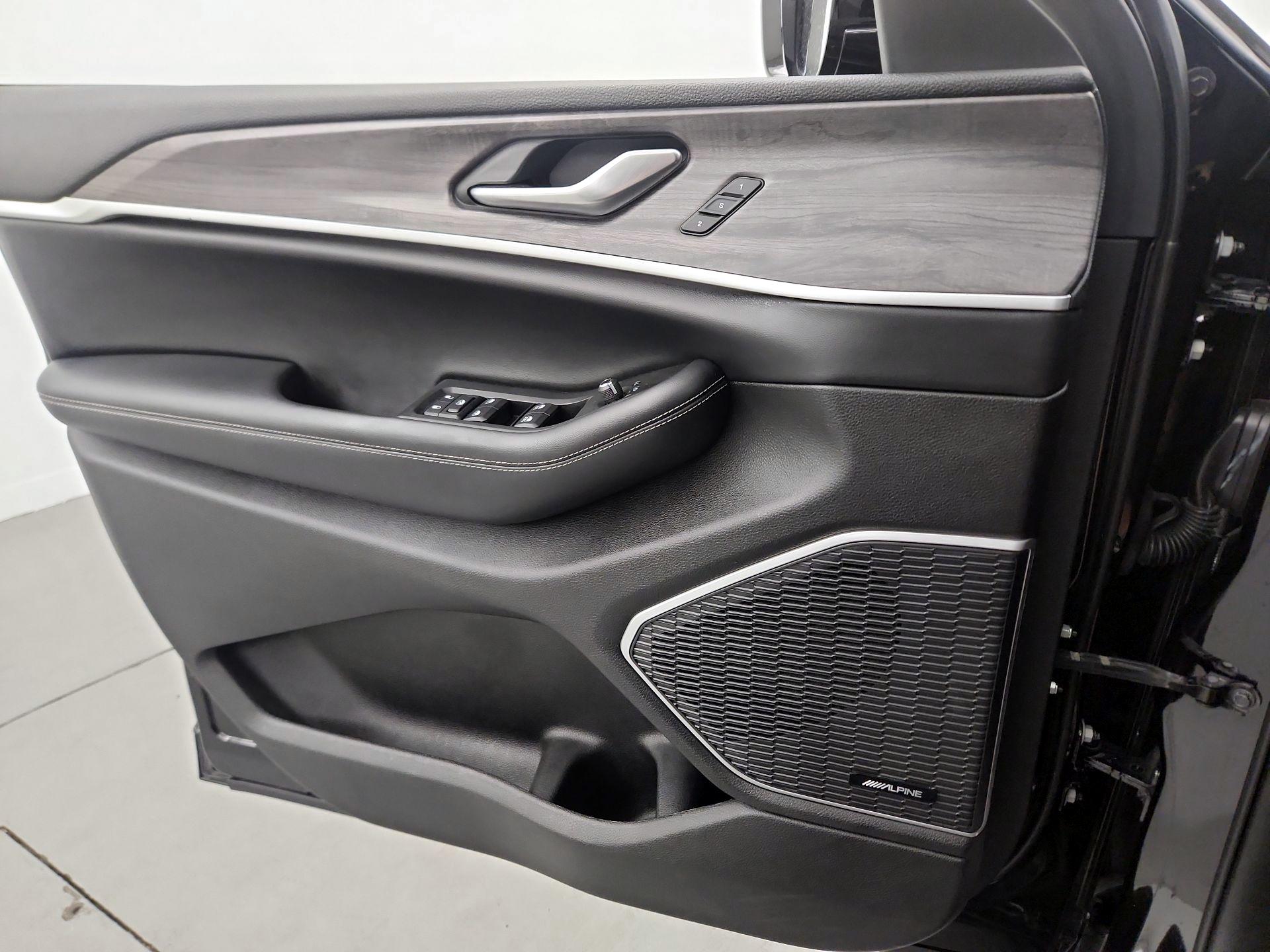 Thumbnail: 2021 Jeep Grand Cherokee L - 12