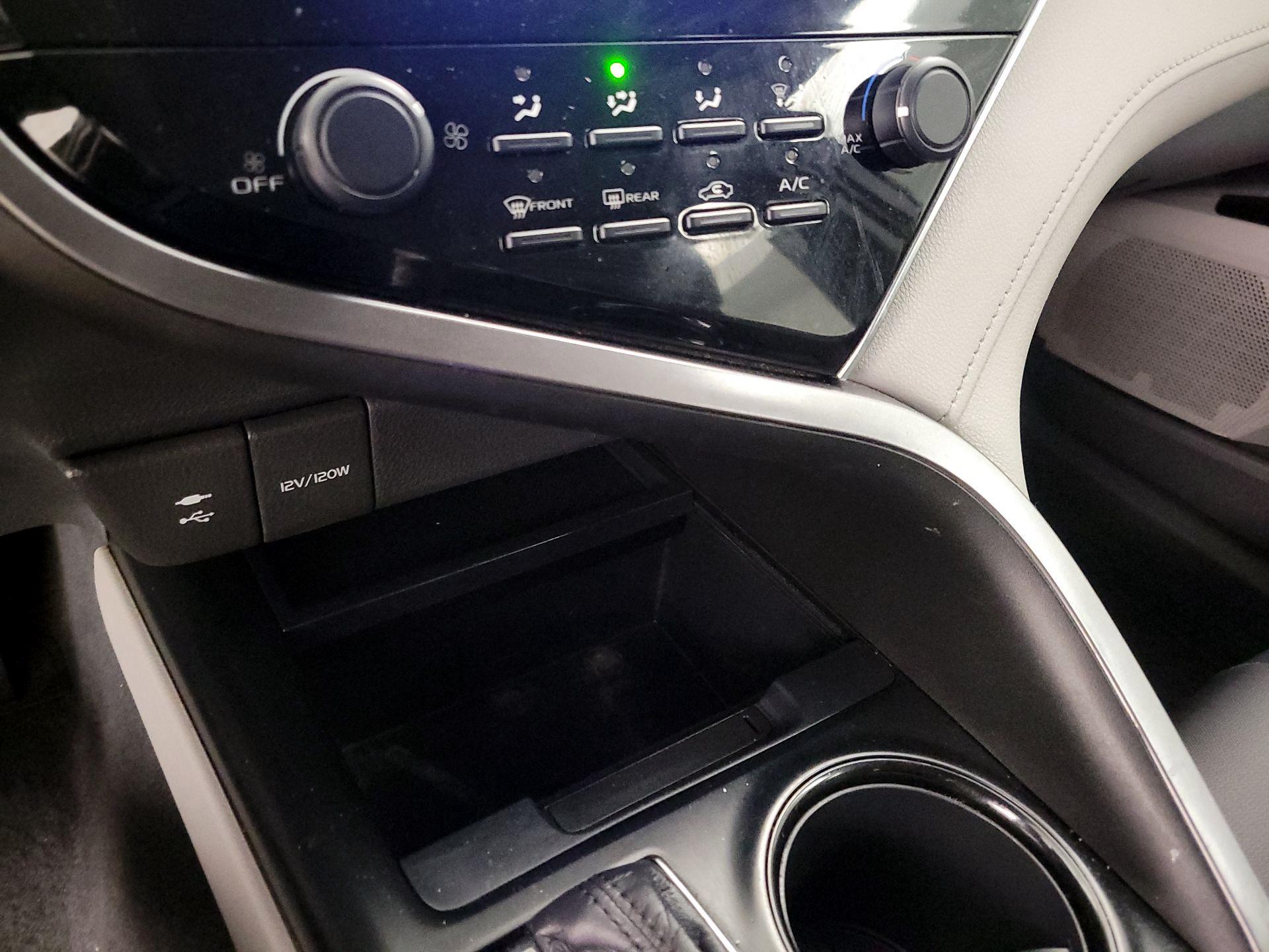 Thumbnail: 2018 Toyota Camry - 16