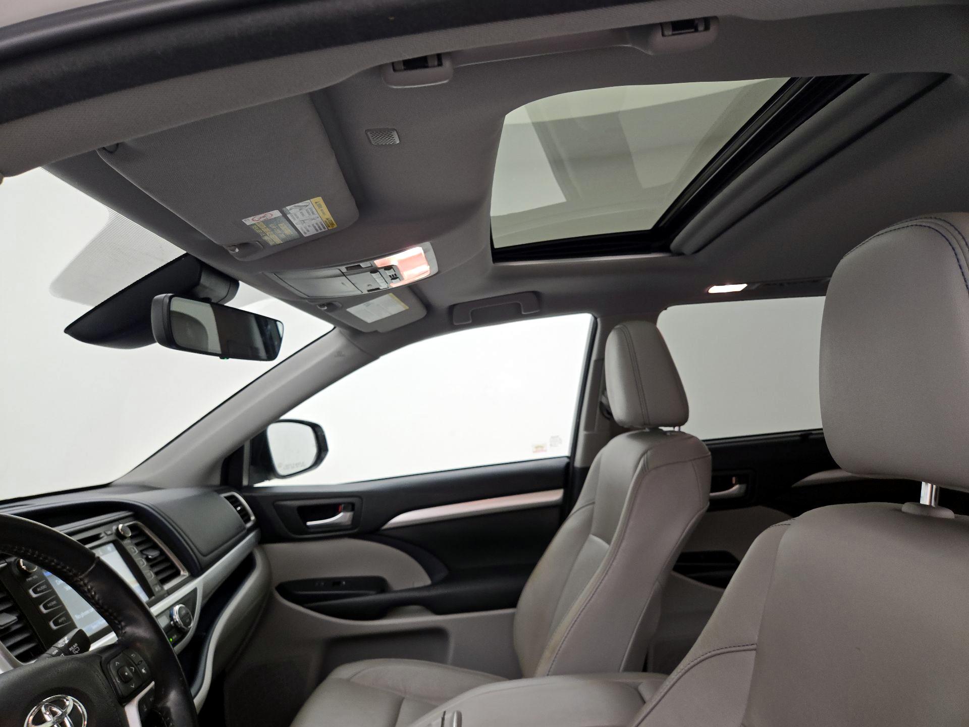 Thumbnail: 2018 Toyota Highlander - 20