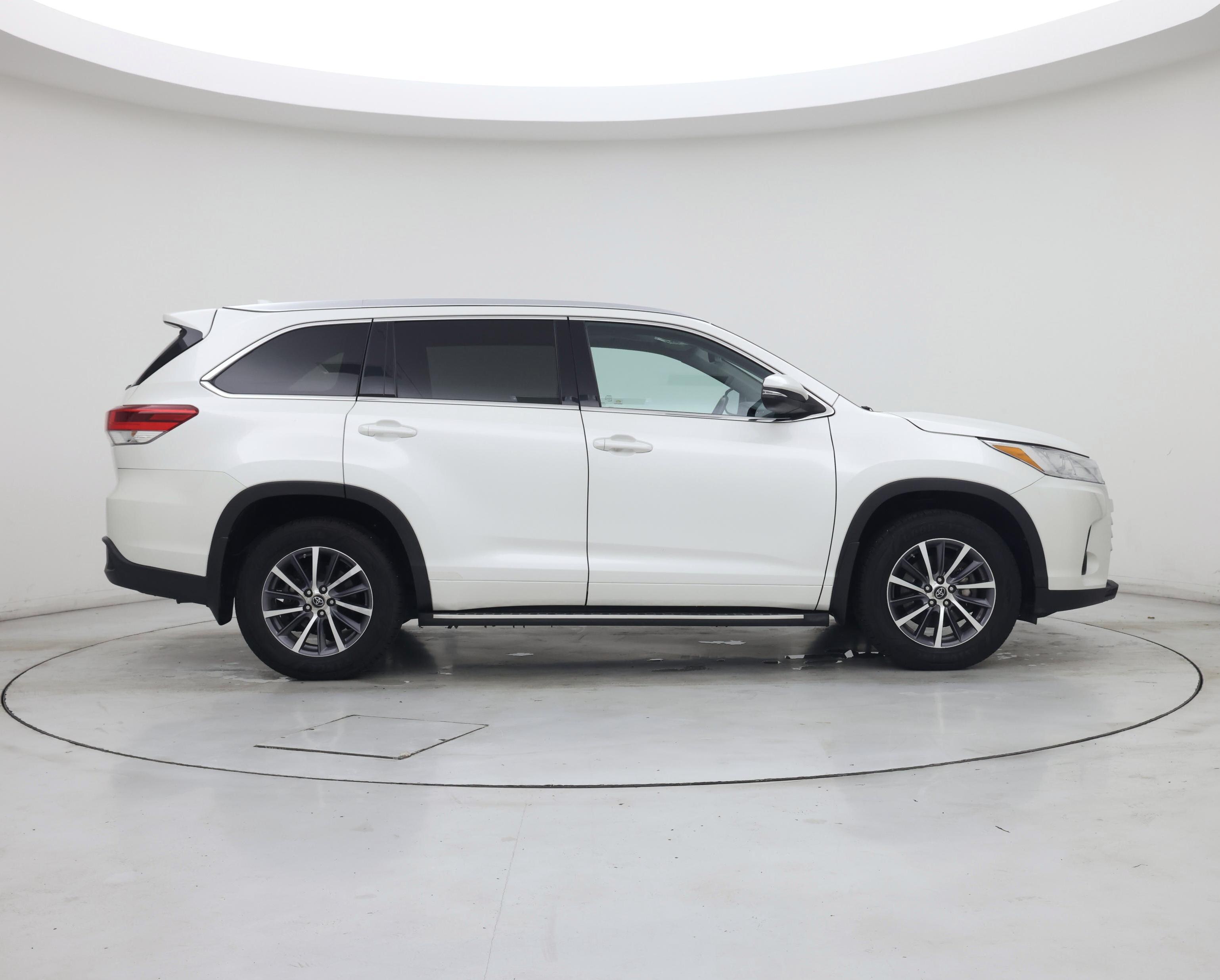 Thumbnail: 2018 Toyota Highlander - 7