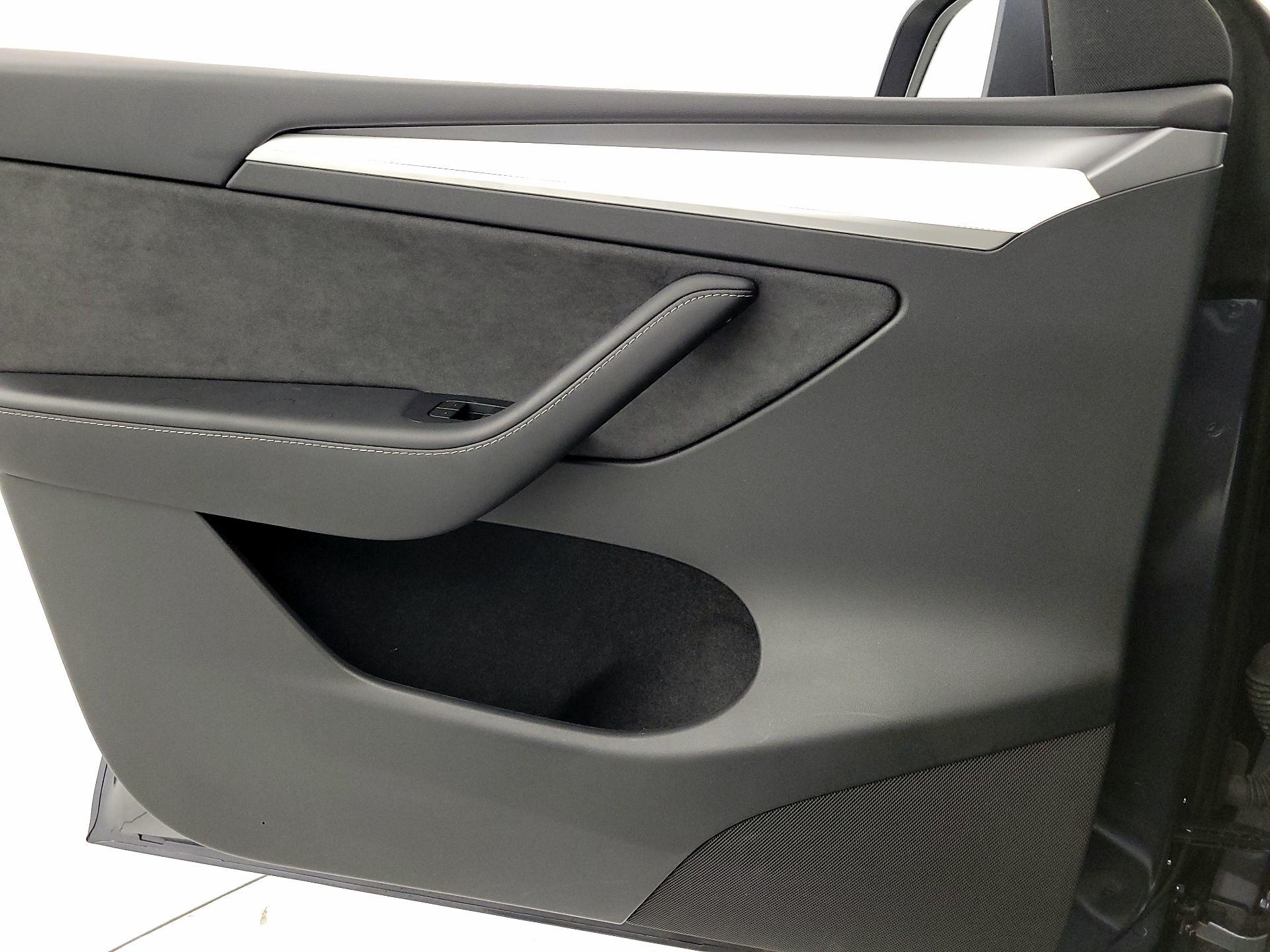 Thumbnail: 2023 Tesla Model Y - 12