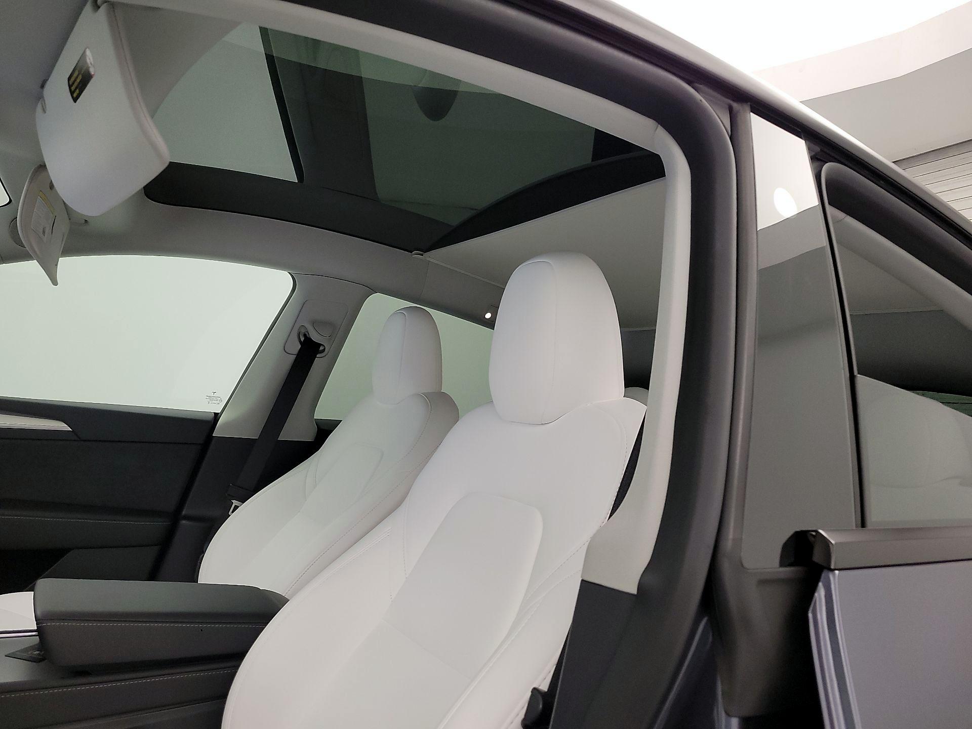 Thumbnail: 2023 Tesla Model Y - 18