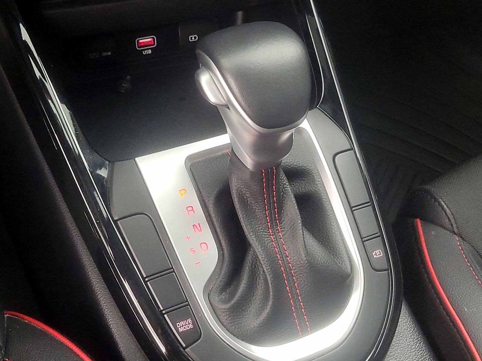2024 Kia Forte GT - Photo 16