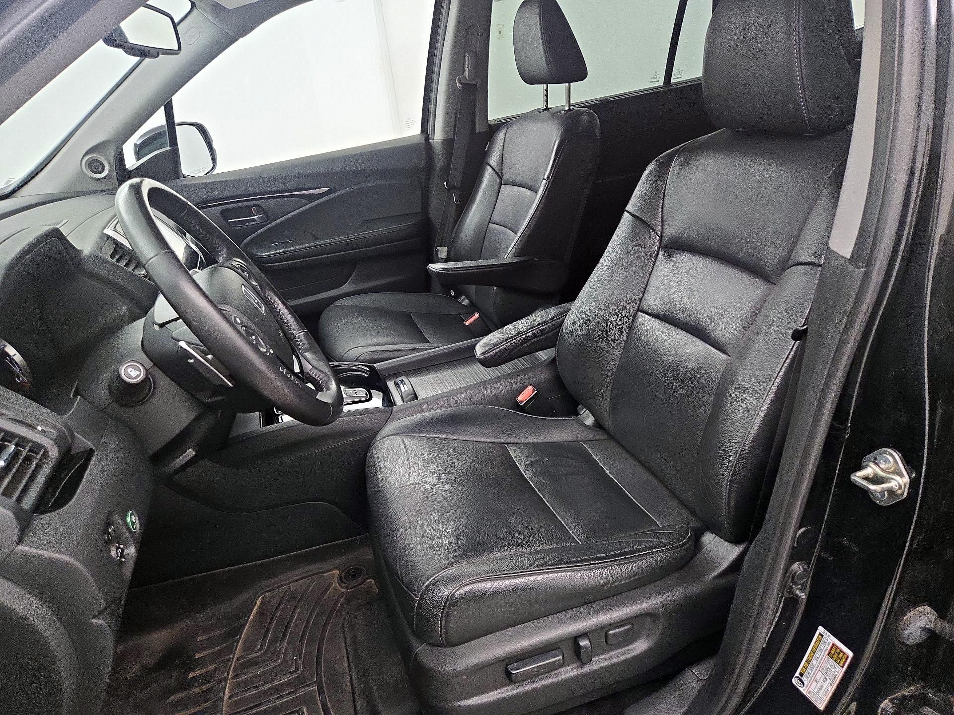 Thumbnail: 2017 Honda Pilot - 11