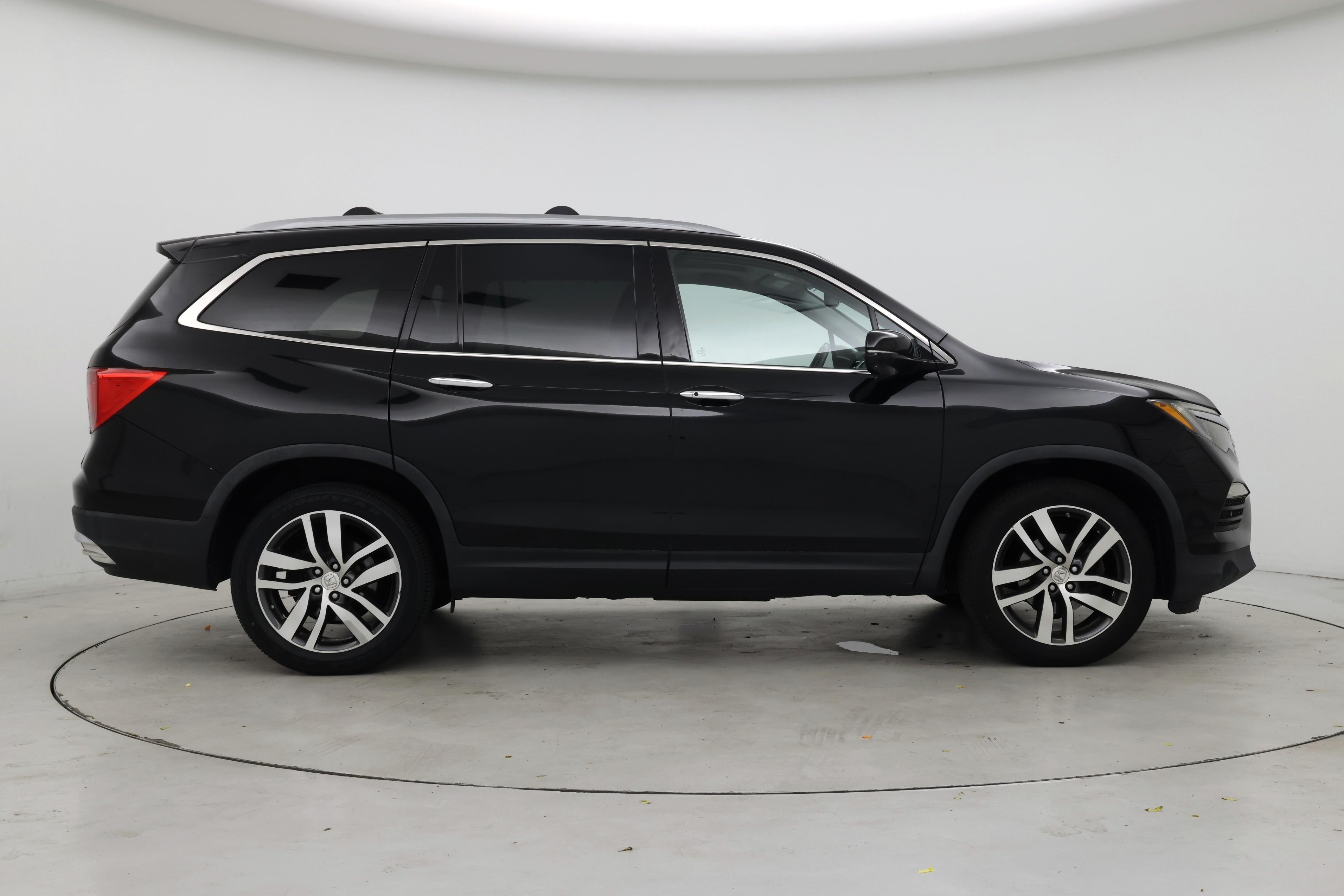Thumbnail: 2017 Honda Pilot - 7