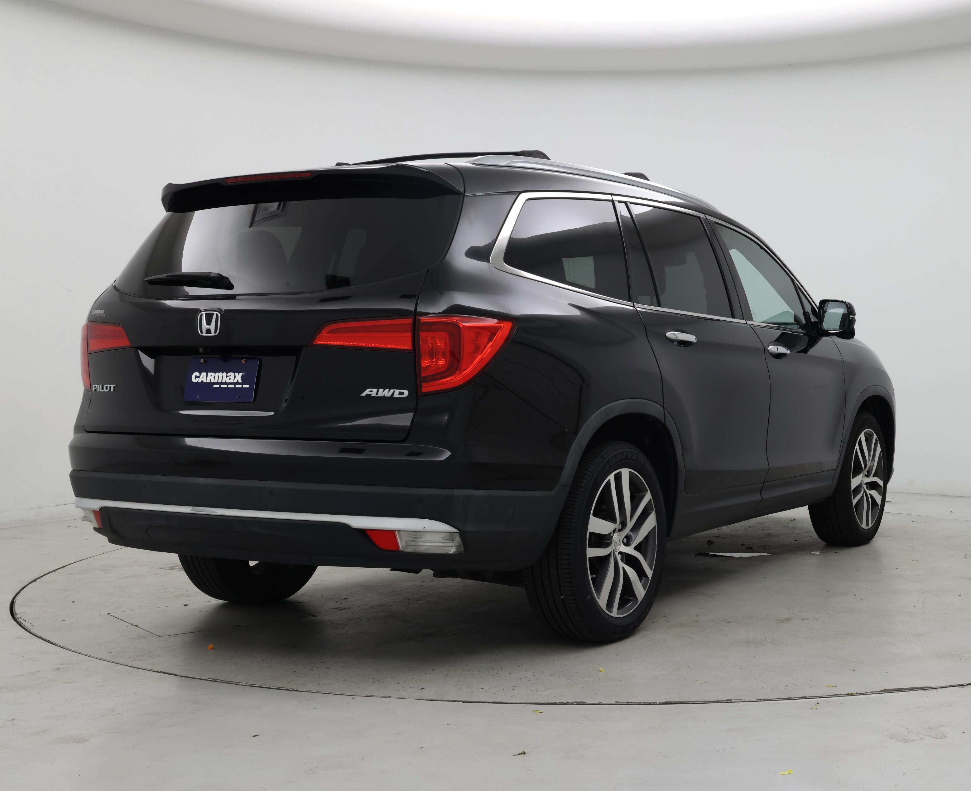 Thumbnail: 2017 Honda Pilot - 8