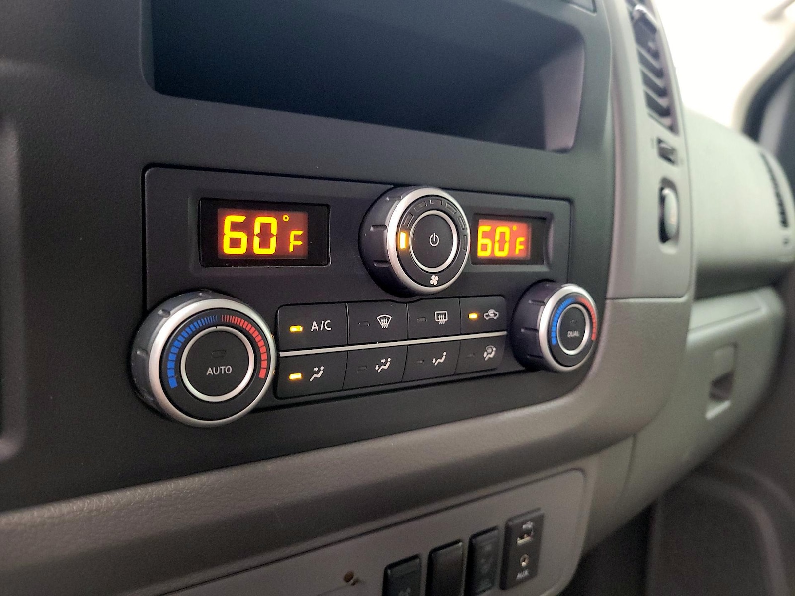 2019 Nissan NV Passenger SL - Photo 18