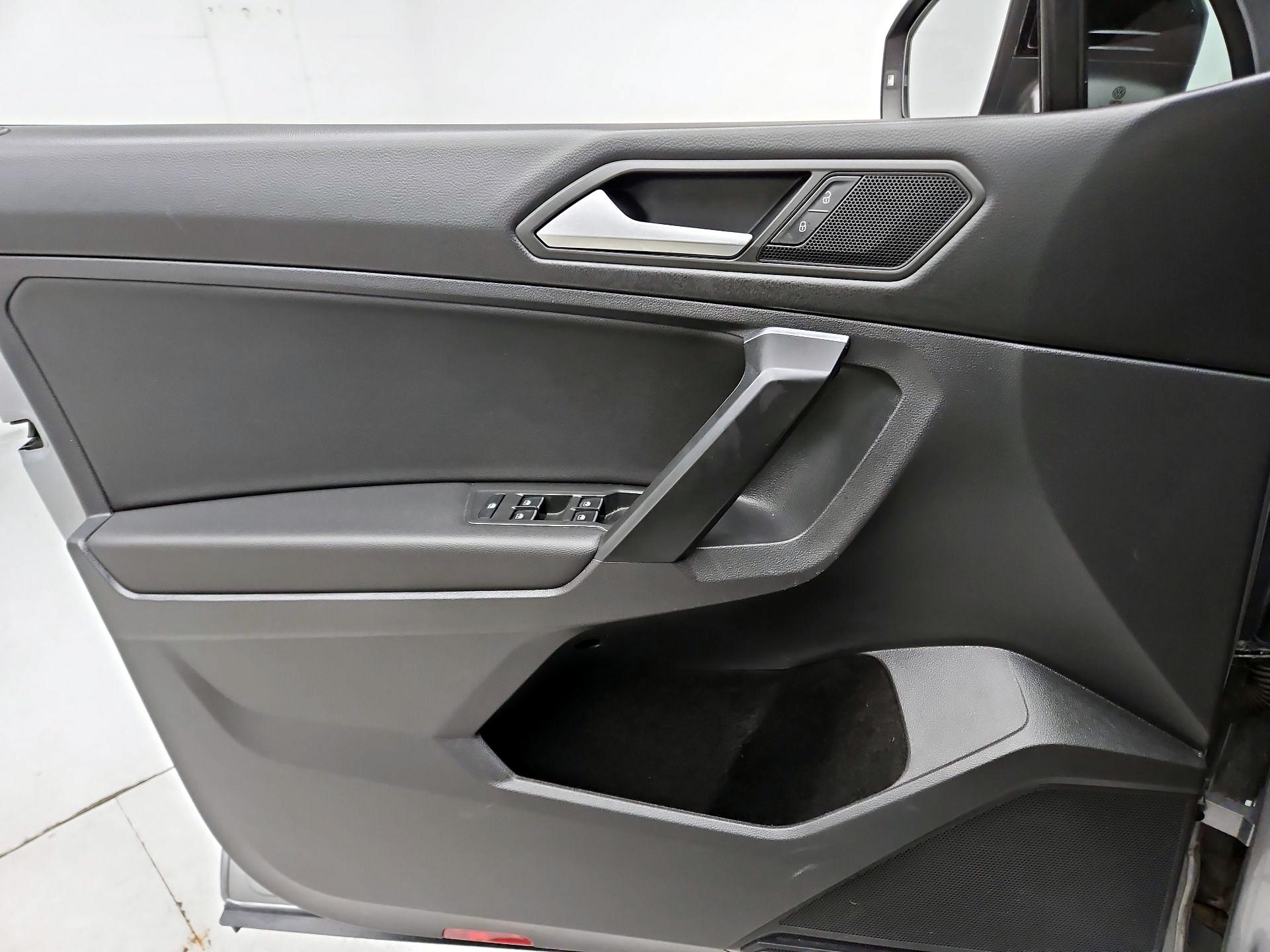 Thumbnail: 2021 Volkswagen Tiguan - 12