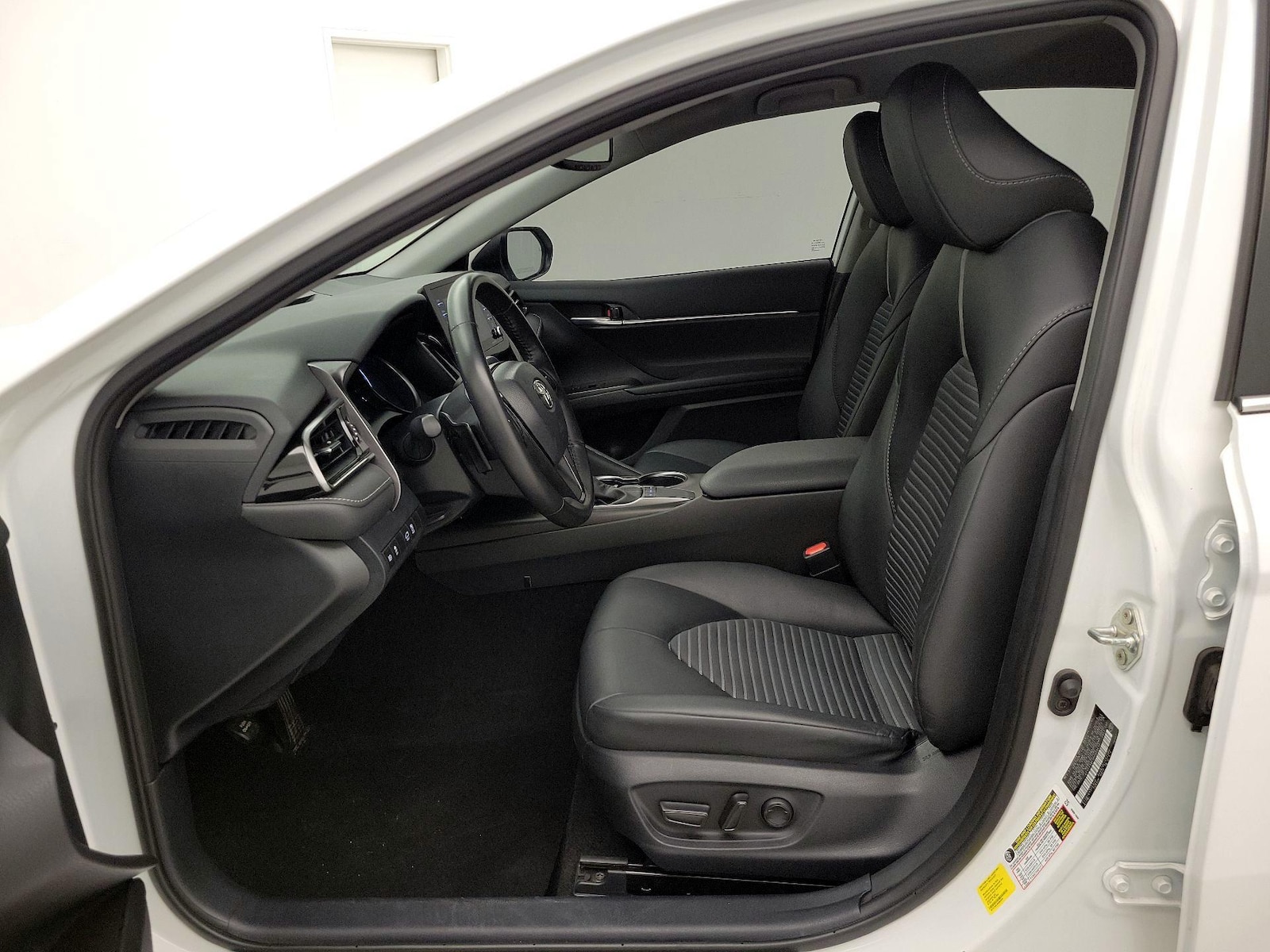 2024 Toyota Camry SE - Photo 12