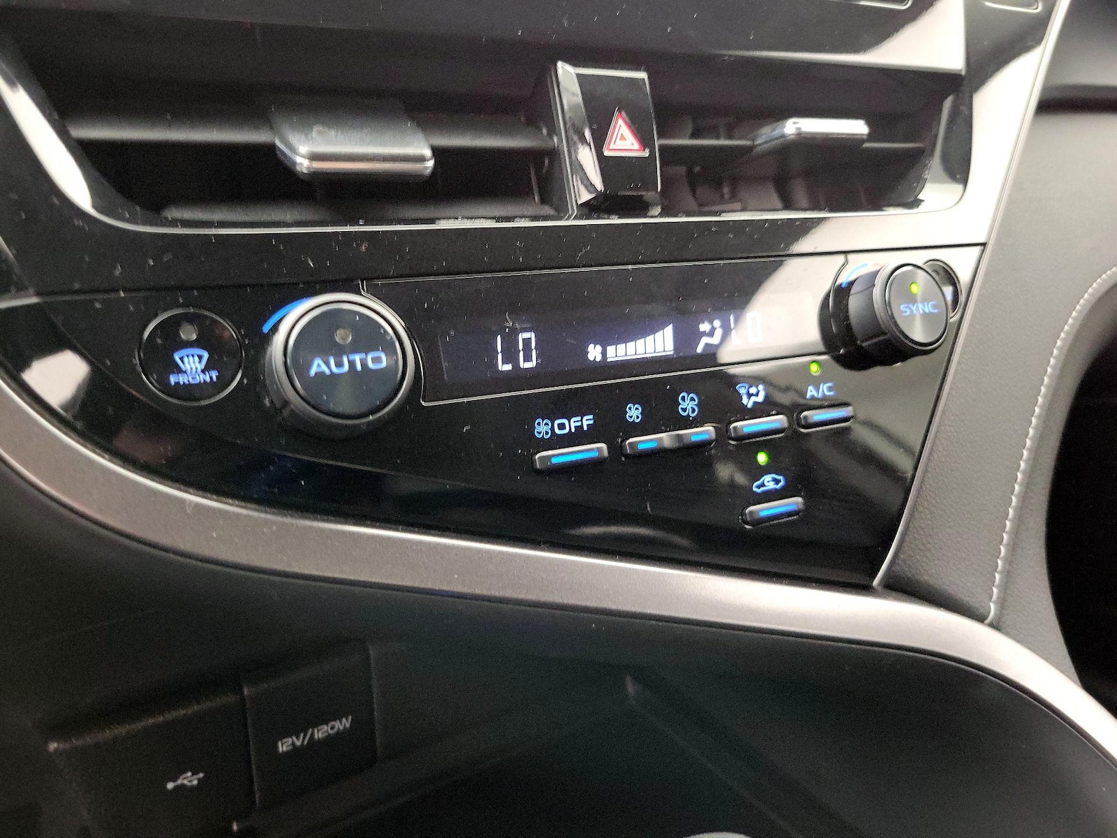 2024 Toyota Camry SE - Photo 17