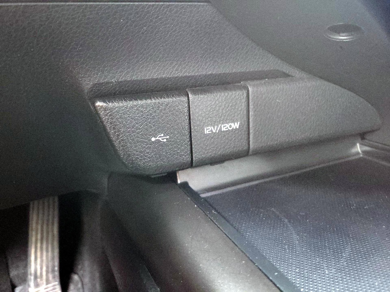2024 Toyota Camry SE - Photo 19